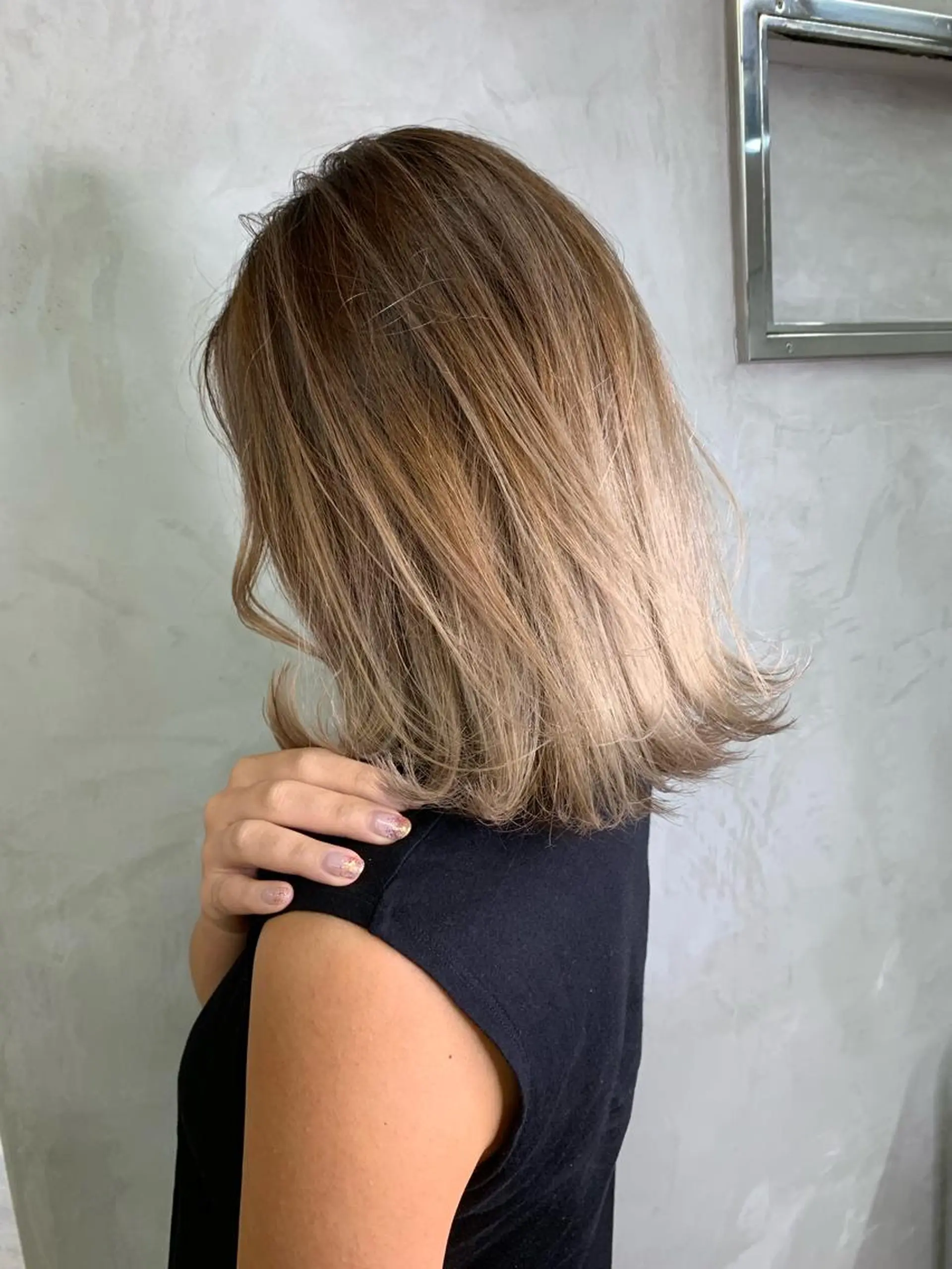 ミディアム レイヤーカット ヘアカラー Selene hair OSAKAのヘアスタイル