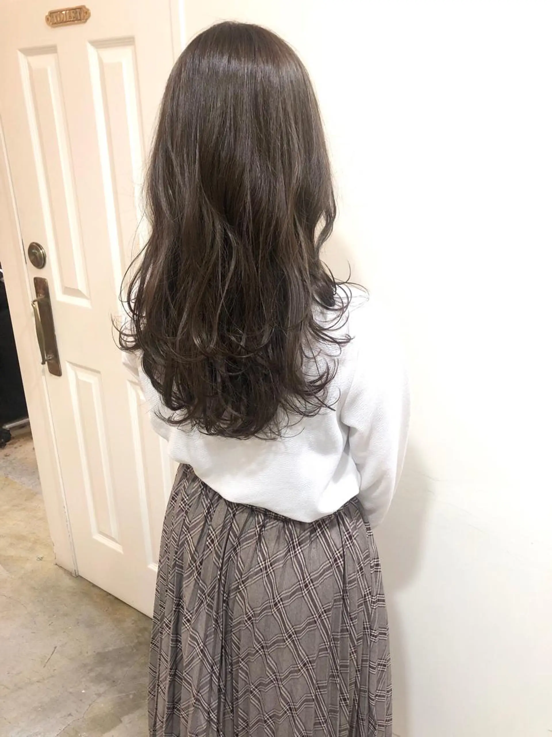 ロング カラー カット ヘアカラー トリートメント MIOベージュカラー 柔らかいカラーのヘアスタイル