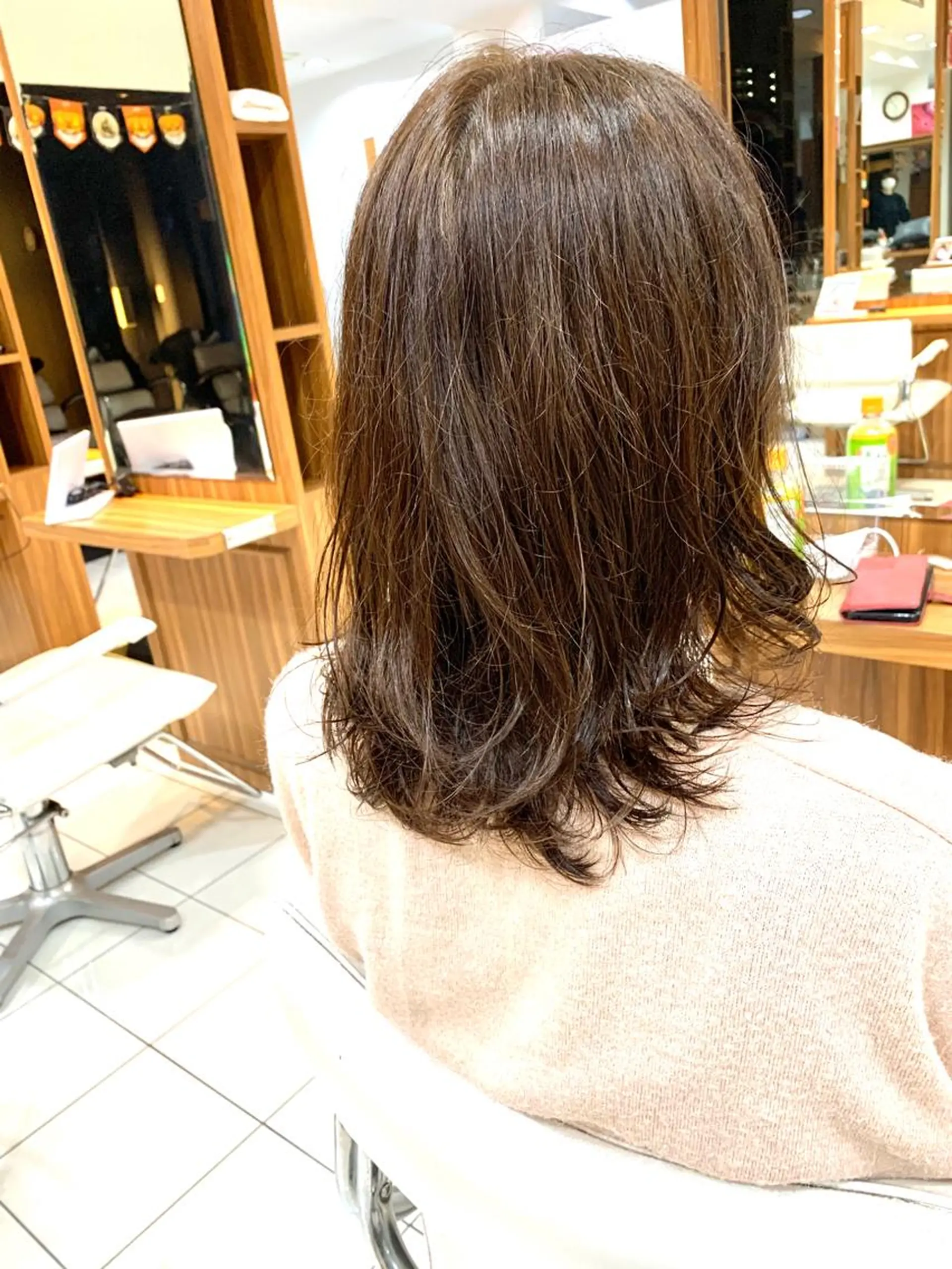 ミディアム カラー パーマ ミディアムパーマ カット ヘアカラー 縮毛矯正 トリートメント 白髪ぼかしハイライト 柳川拓哉のヘアスタイル