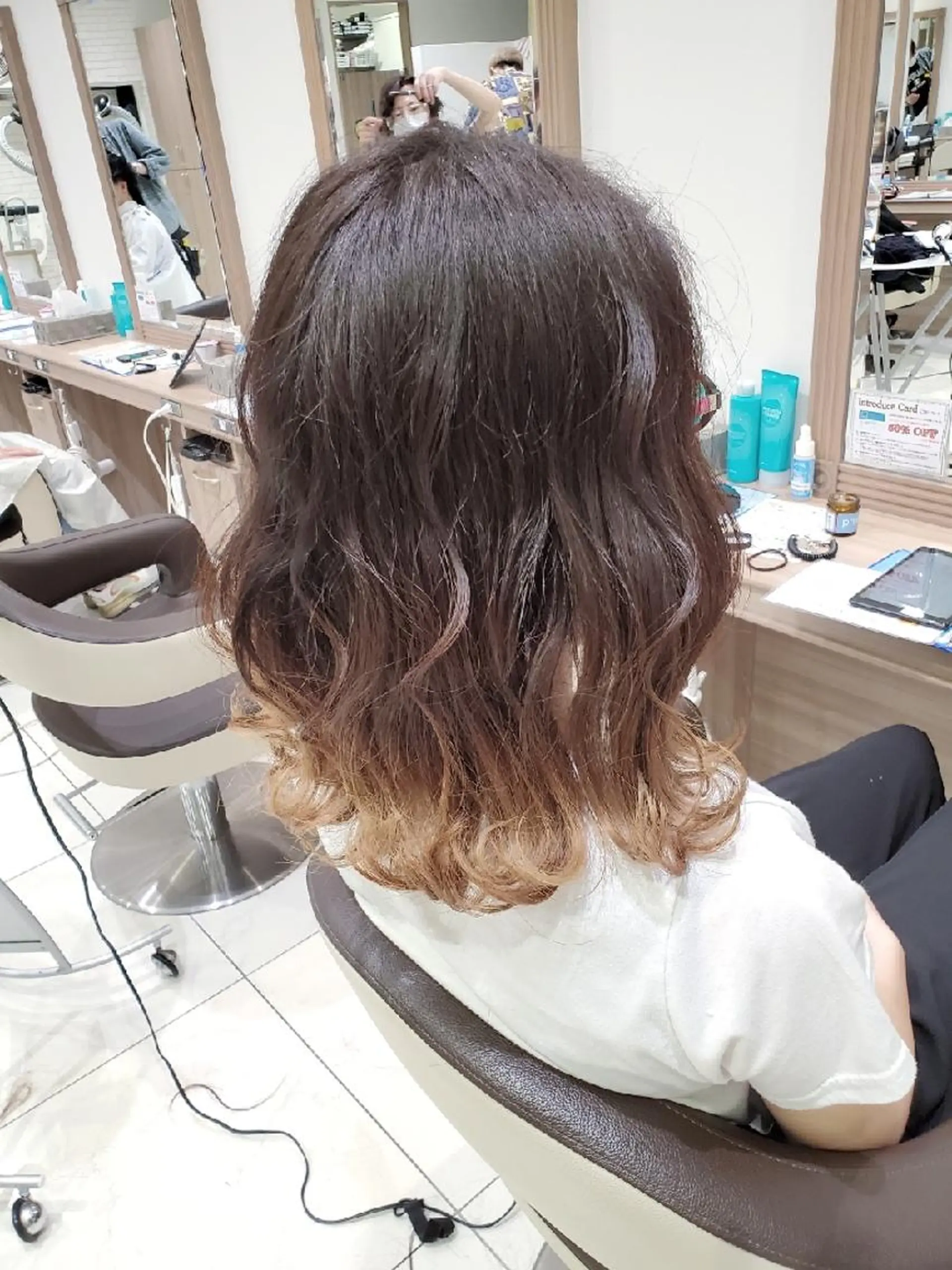 ミディアム カラー ベージュカラー ブリーチ ブラウンカラー ブラウンベージュ グラデーションカラー 中村 和貴のヘアスタイル