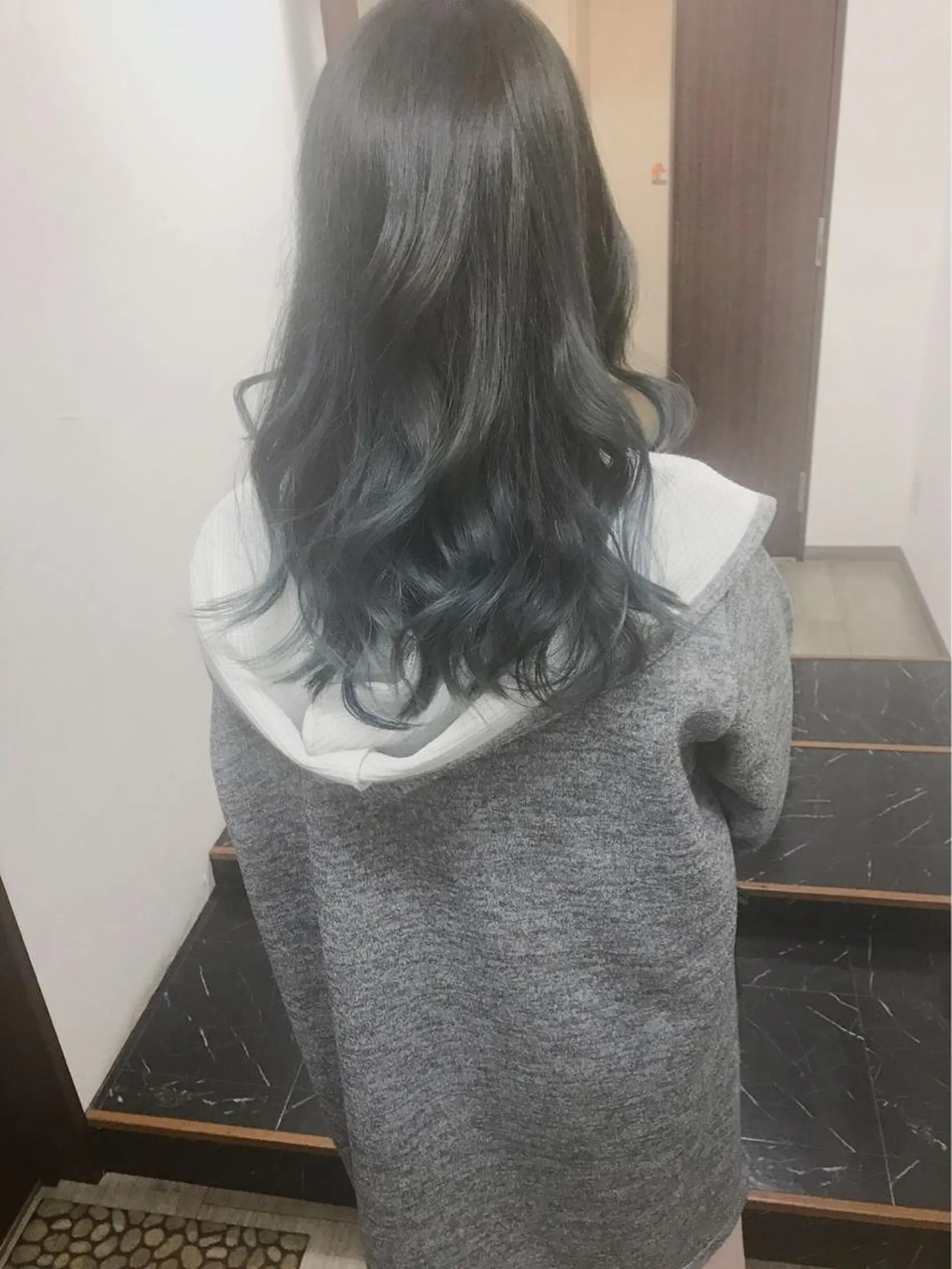 ロング カラー グラデーションカラー ヤナ マネージャーのヘアスタイル