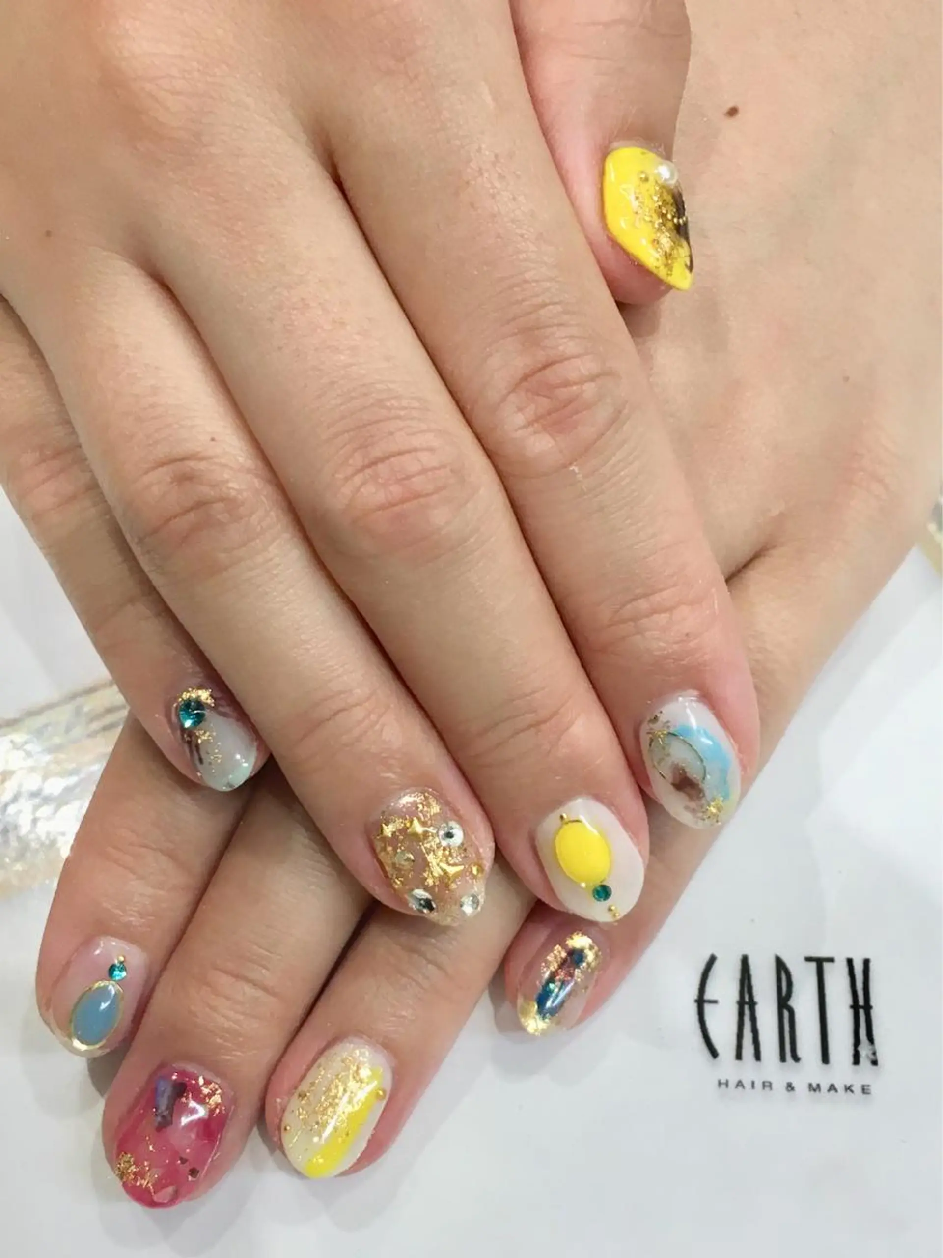 ネイル 黄色 ハンドネイル 佐藤 まりえのネイルデザイン