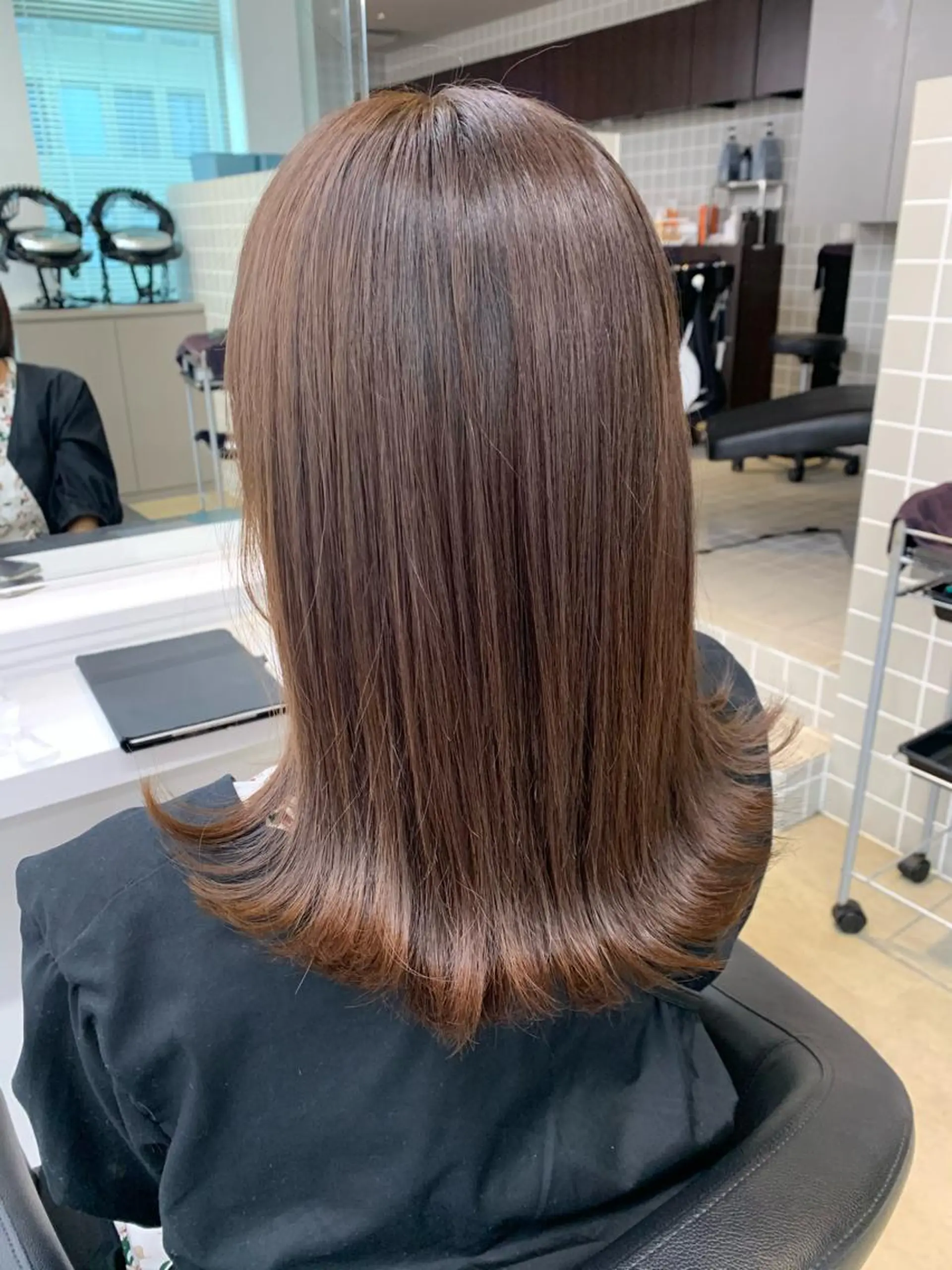 セミロング カット ヘアカラー 【美容室が苦手な方 専問美容室】MIHOのヘアスタイル