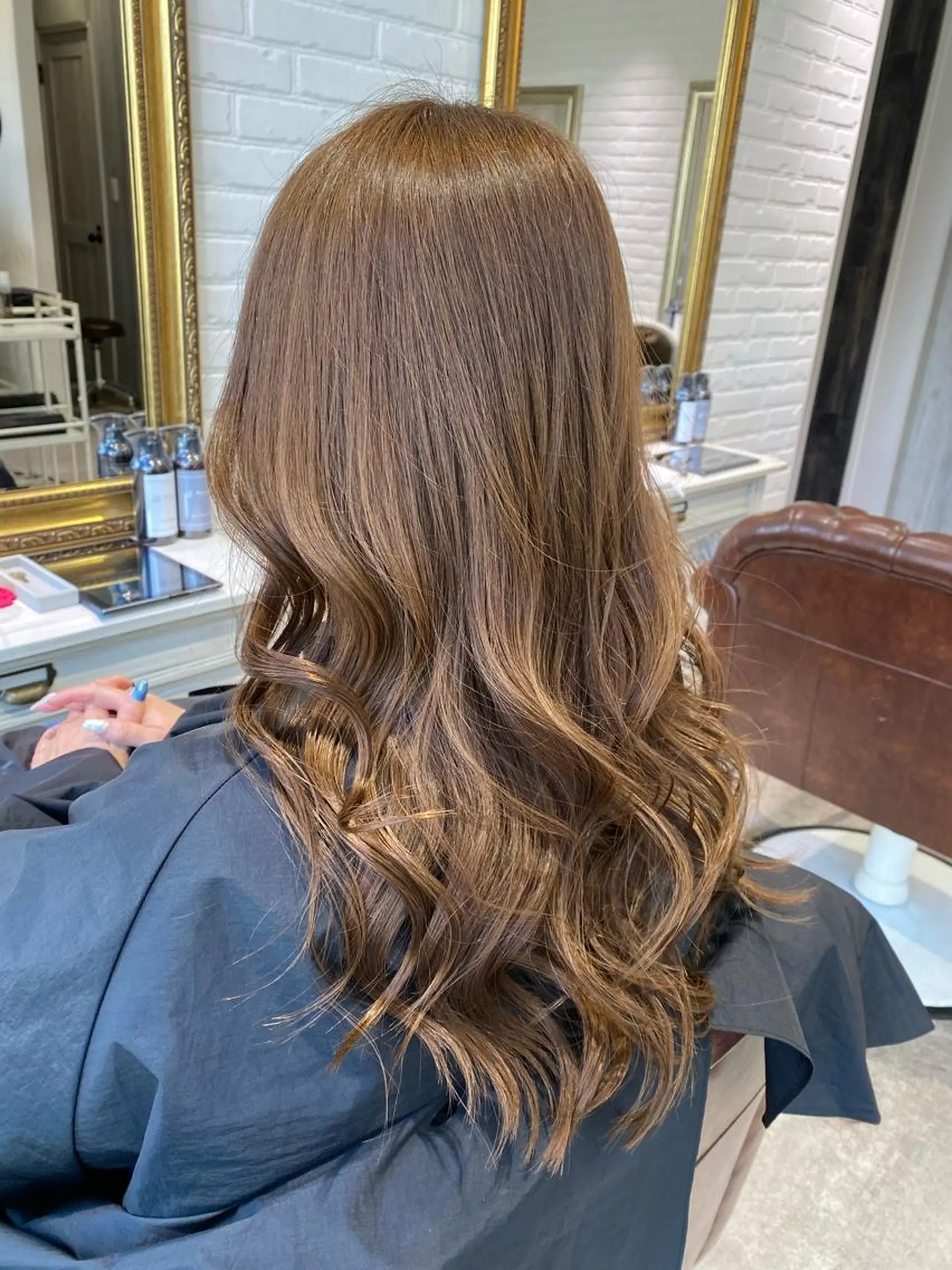 ロング カラー ベージュカラー ブリーチ ブリーチなしカラー ロング Renatus店長 金子裕美のヘアスタイル