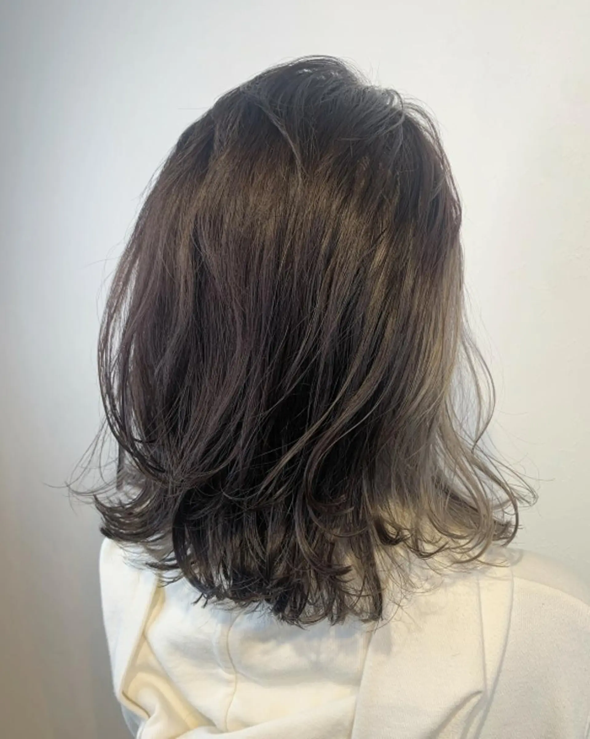 ミディアム カラー ミディアムパーマ アッシュ アッシュブラウン ベージュカラー 黒髪 N° aria 三軒茶屋のヘアスタイル