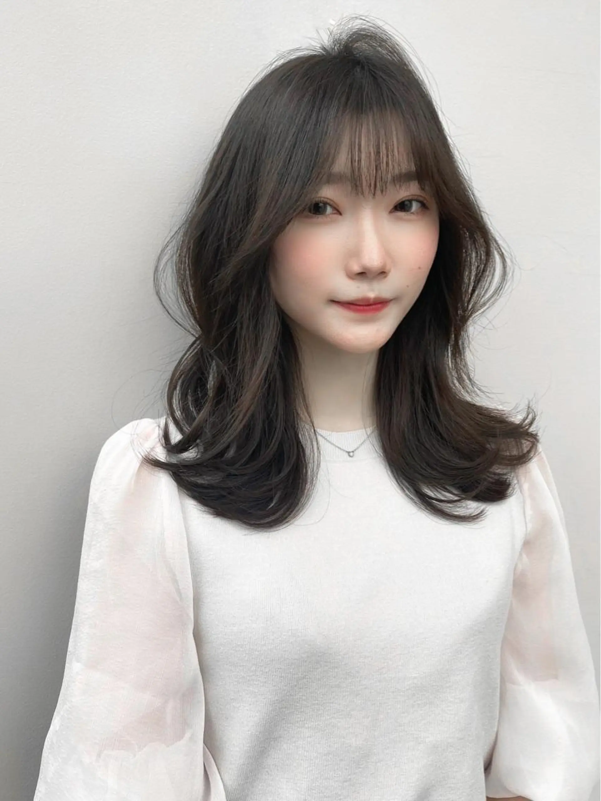 ミディアム カラー くびれヘア レイヤー/顔周り /透明感🩶高橋大のヘアスタイル