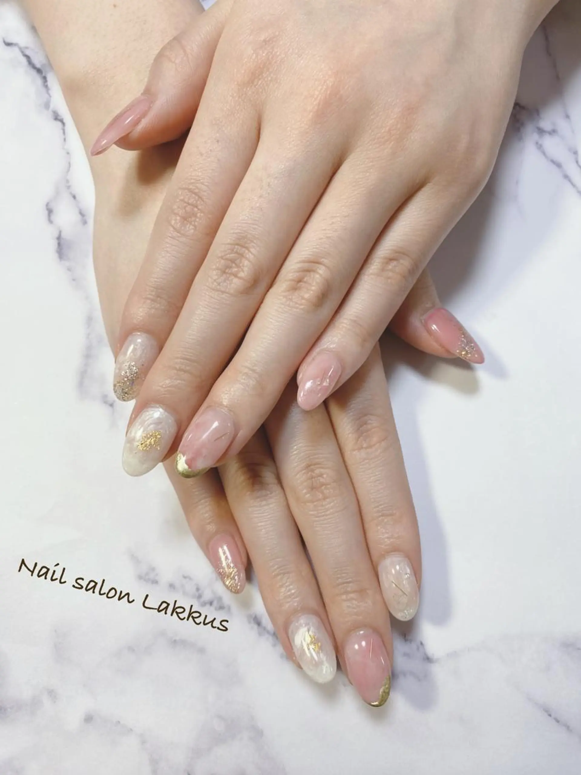 ネイル ニュアンスネイル Lakkus T－CHIのネイルデザイン