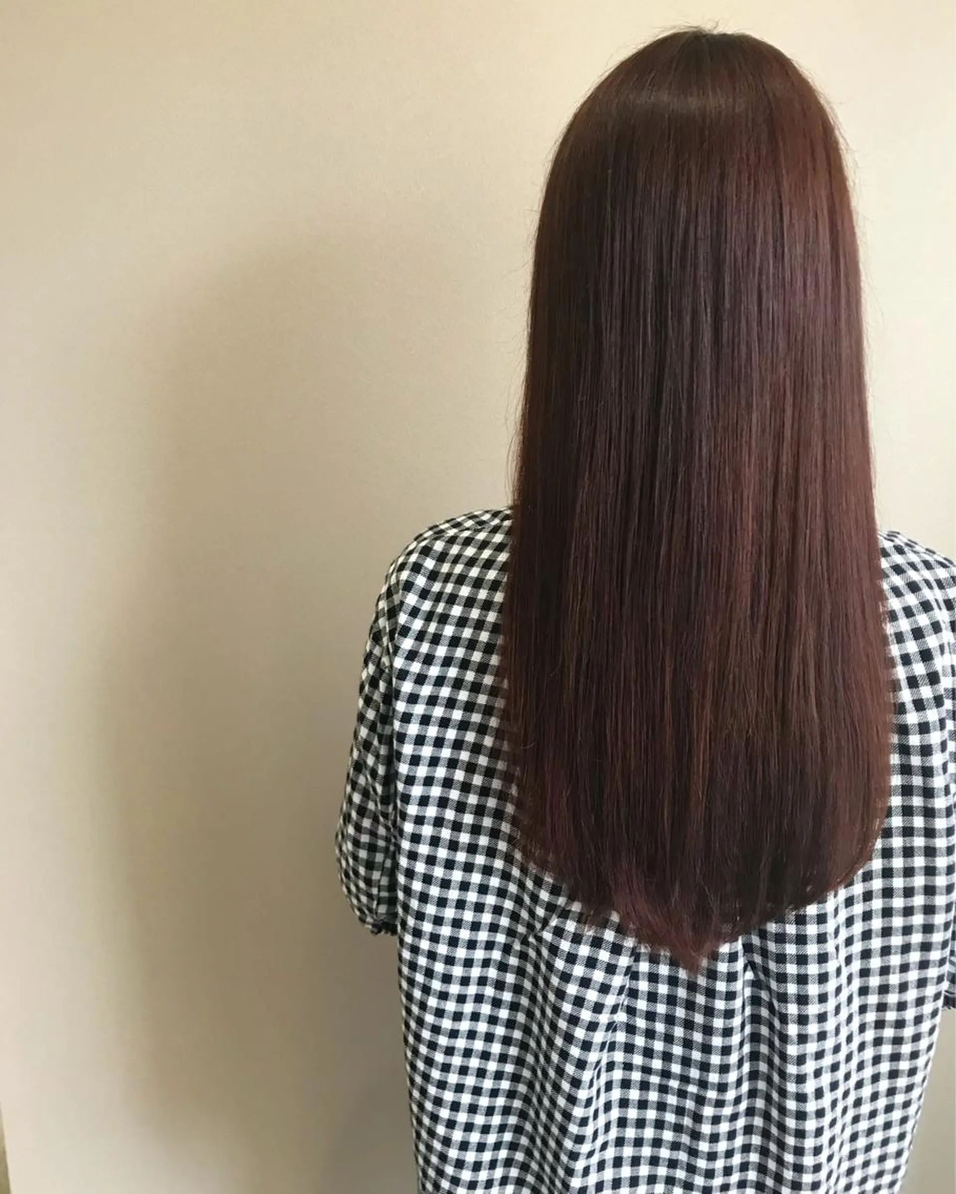 ミディアム カラー ヘアアレンジ ネイル ブラウンカラー レッドカラー レッドブラウン ブラウン 赤色 福壽 優奈のヘアスタイル