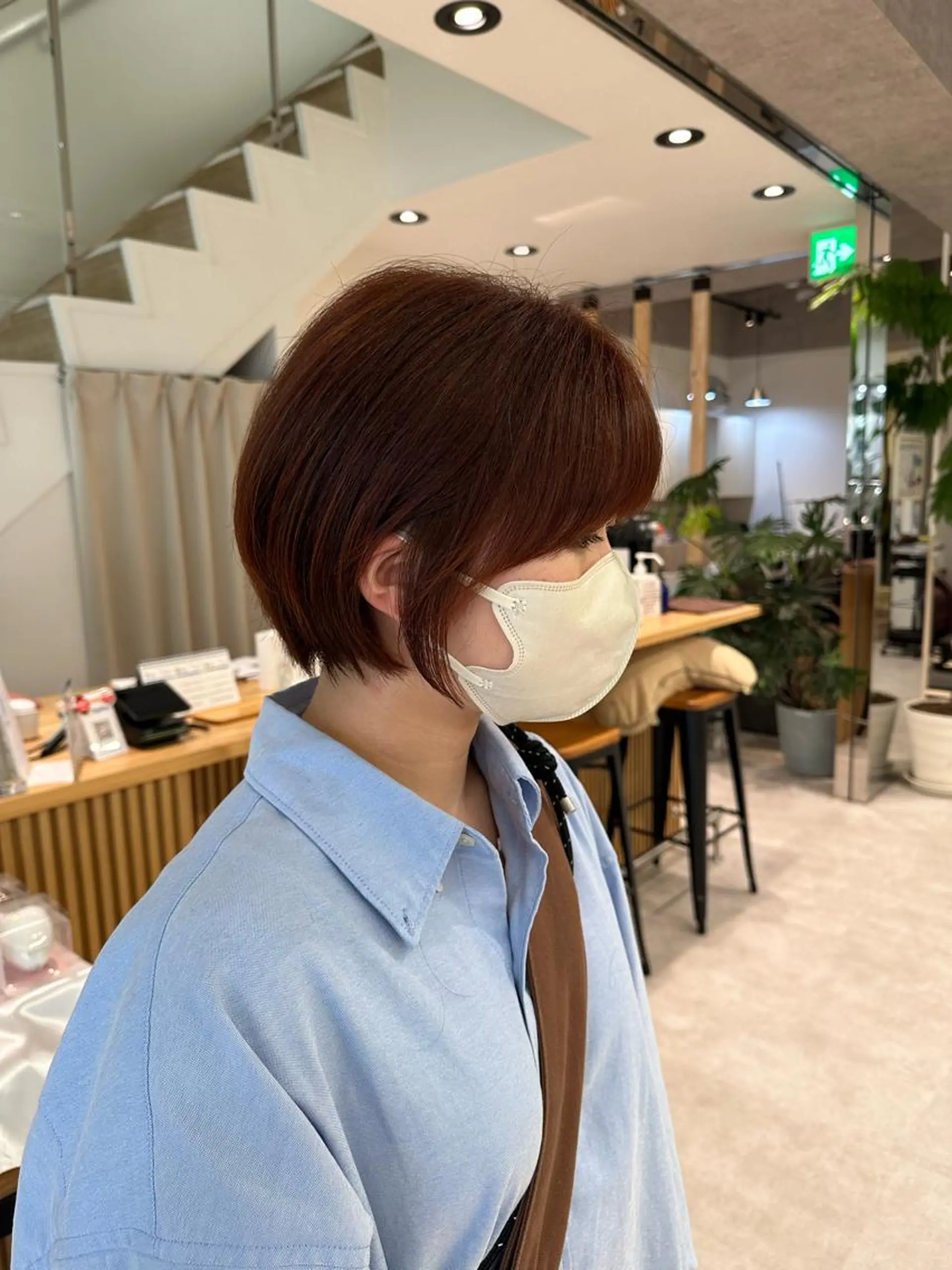 ショート カラー カット ヘアカラー トリートメント レイヤー/顔まわり カット/地毛風カラーのヘアスタイル