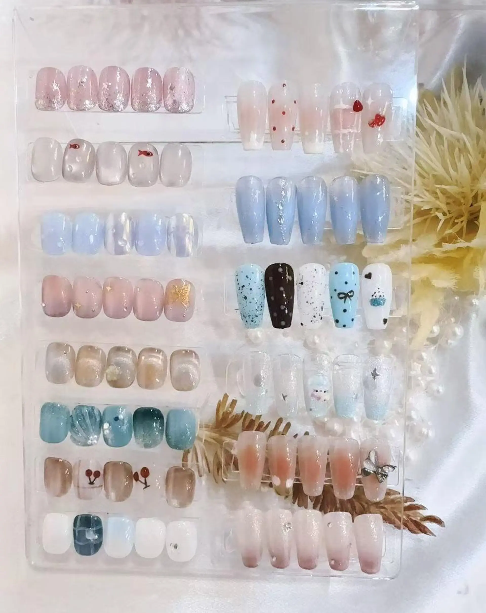 ネイル RAFFINE 月🦋🩵のネイルデザイン