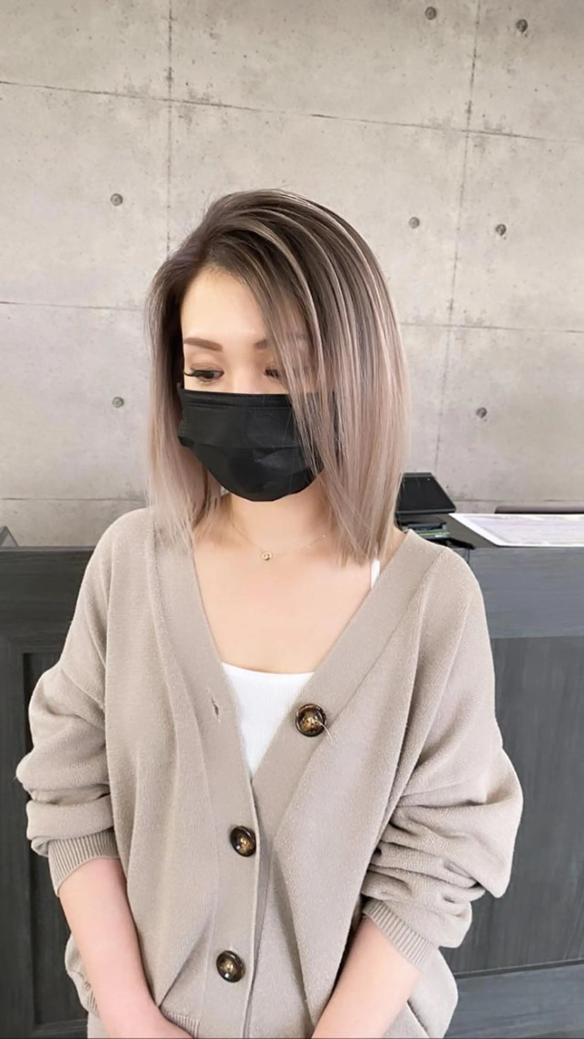 ミディアム カラー ヘアアレンジ アッシュ バレイヤージュ ブリーチ ブロンド ブラウンカラー SUZU/岡山/矯正 ブリーチ/レイヤーのヘアスタイル