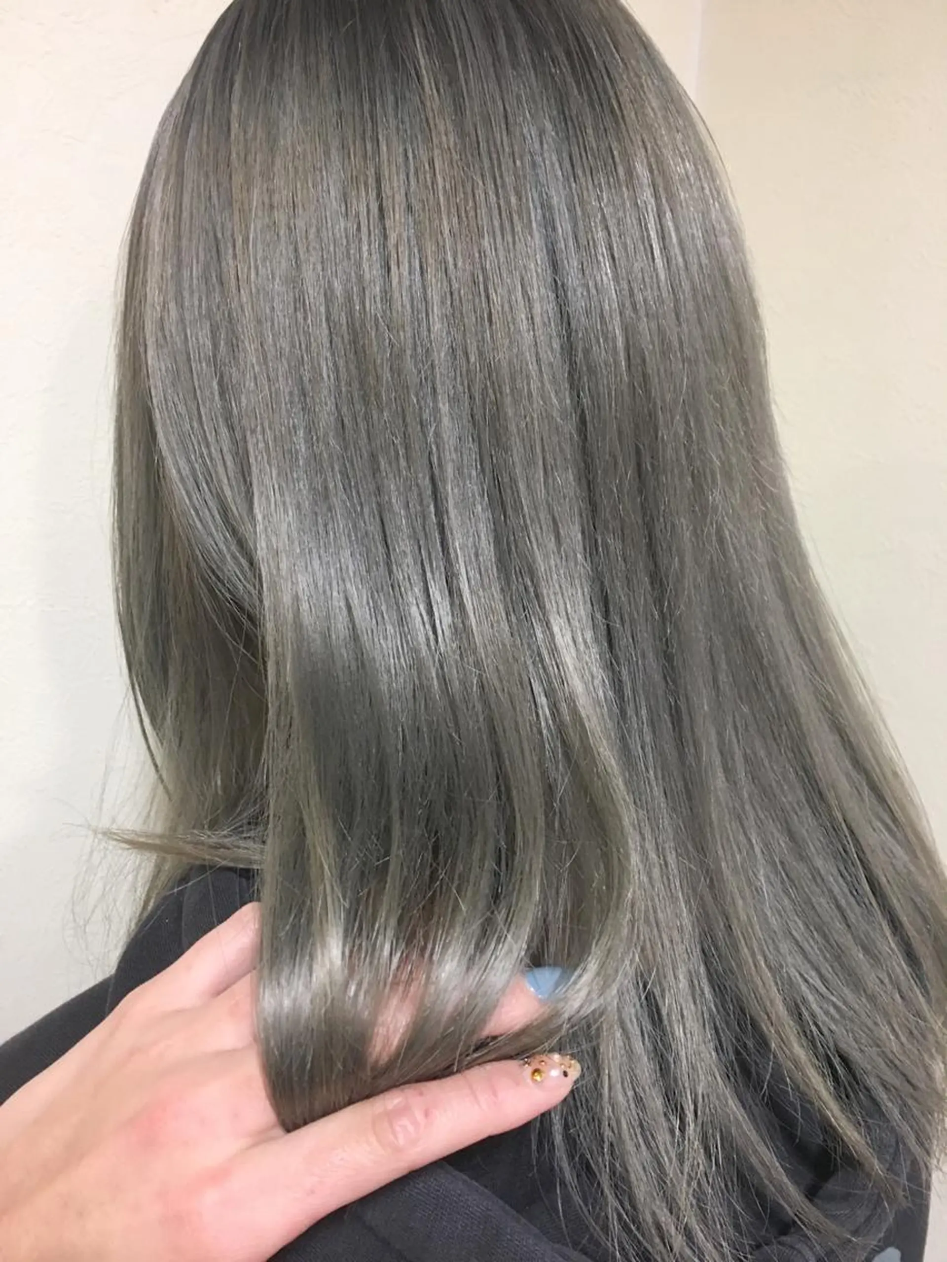 カラー 工藤 綾華のヘアスタイル