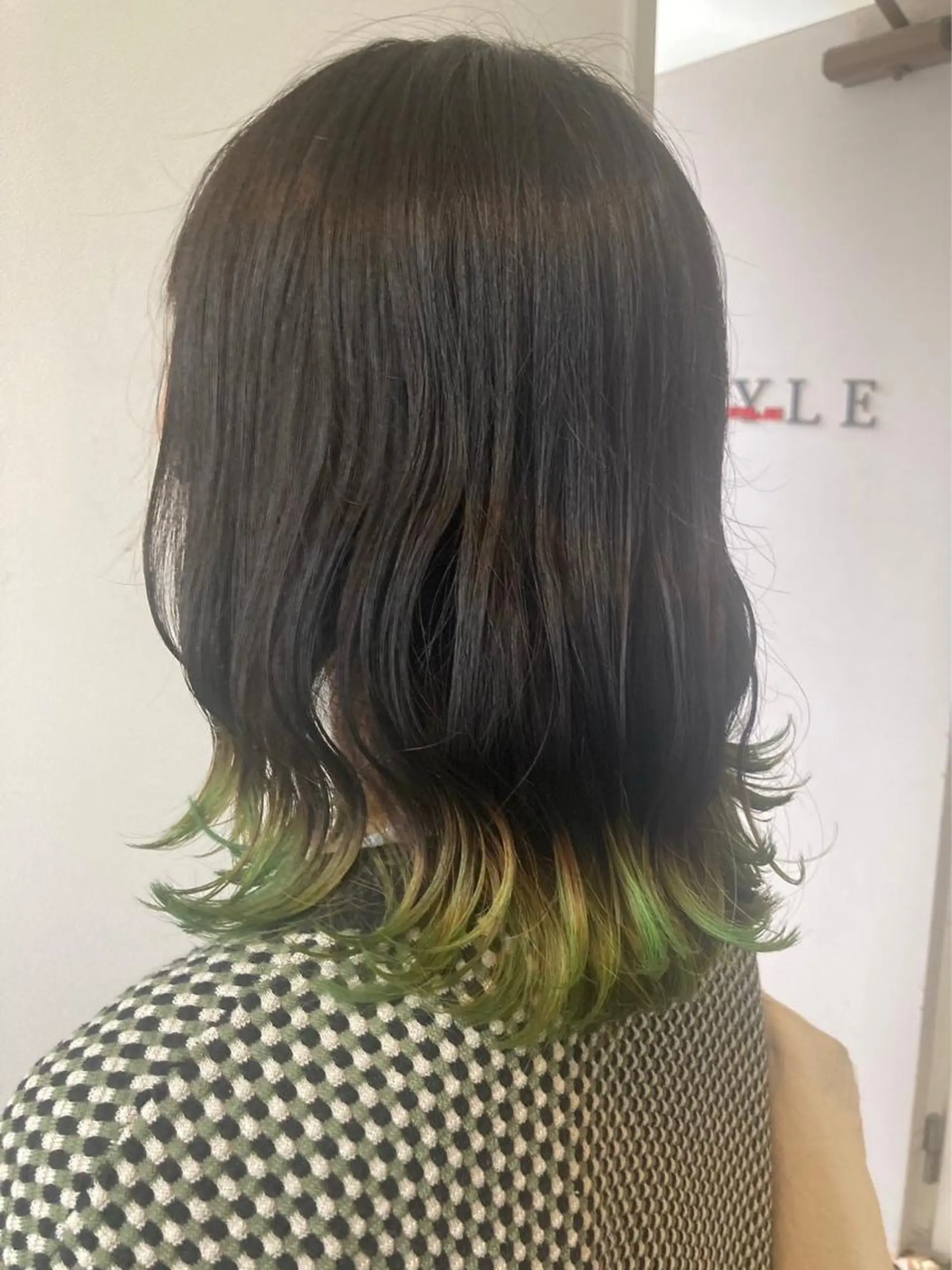 セミロング カラー 羽エクステ/シール エクステ/横浜駅5分のヘアスタイル