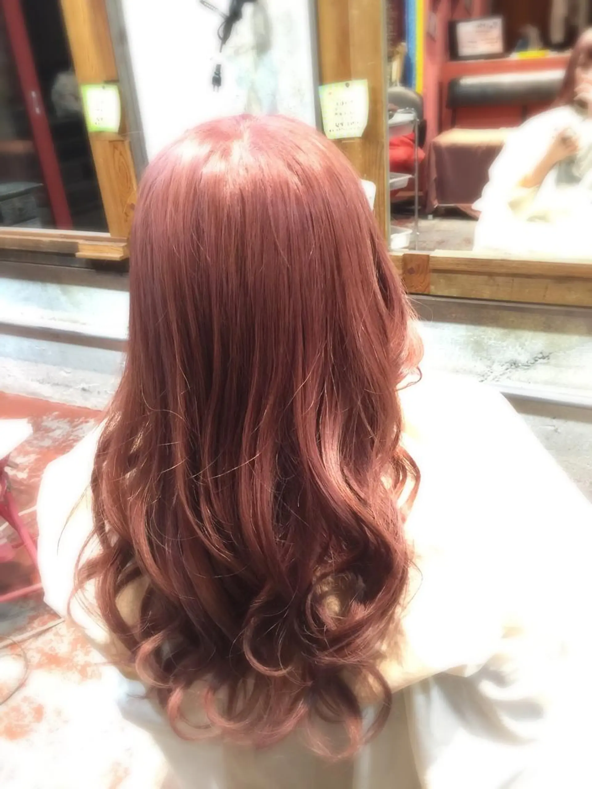 カラー ブリーチ FÜRSTIN所属・西村髪質改善 ブリーチ縮毛矯正のヘアスタイル