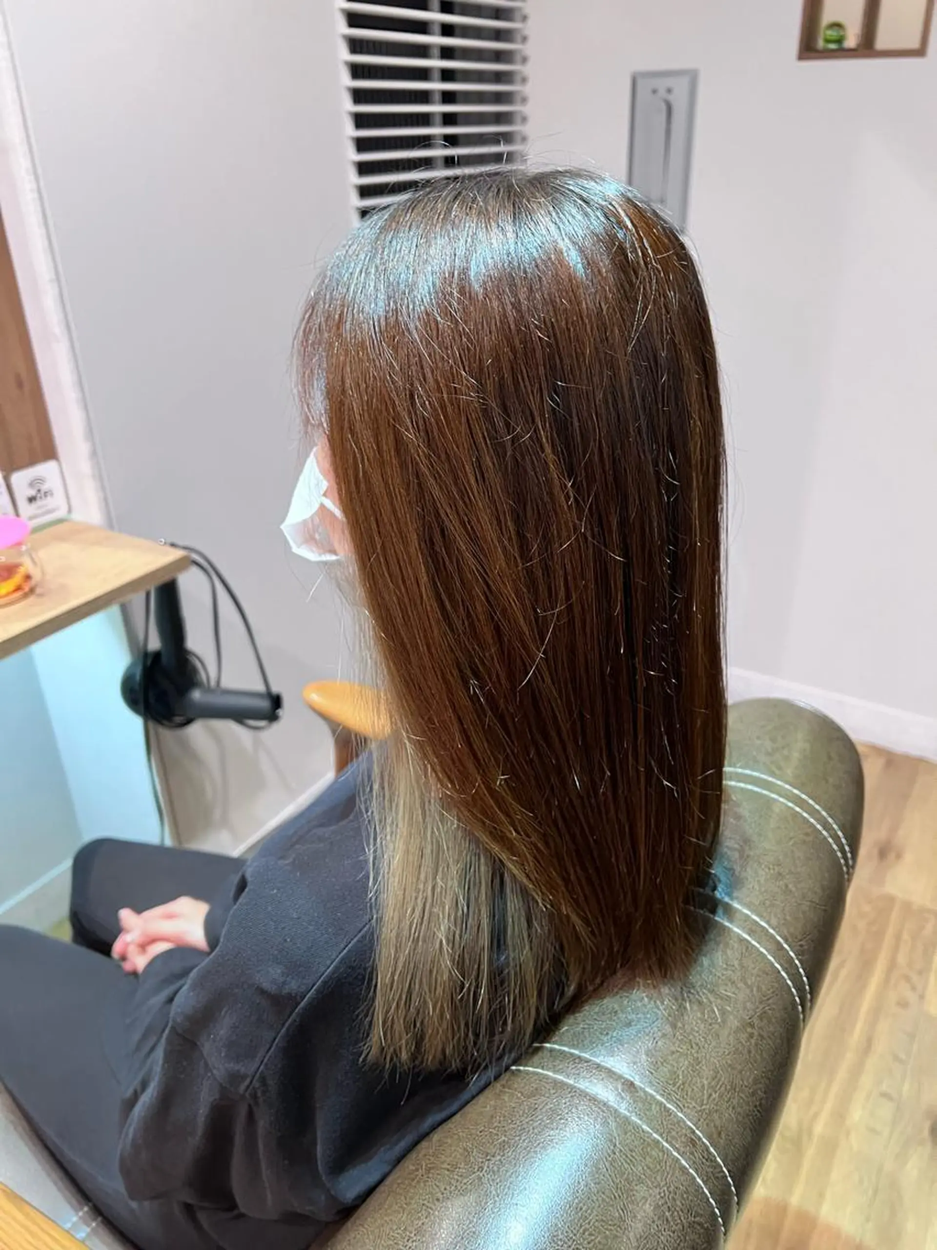 ロング カラー ベージュカラー イヤリングカラー ヘアカラー ツキダテ ユイのヘアスタイル