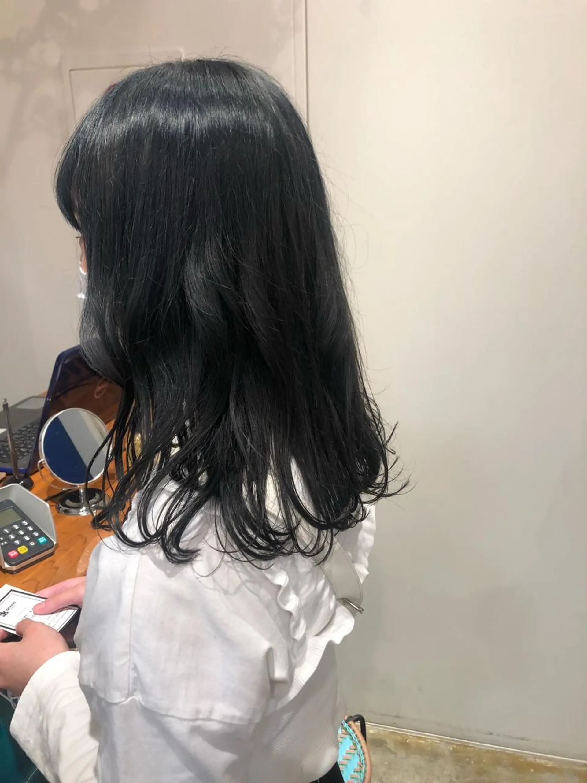 ミディアム カラー MIOベージュカラー 柔らかいカラーのヘアスタイル