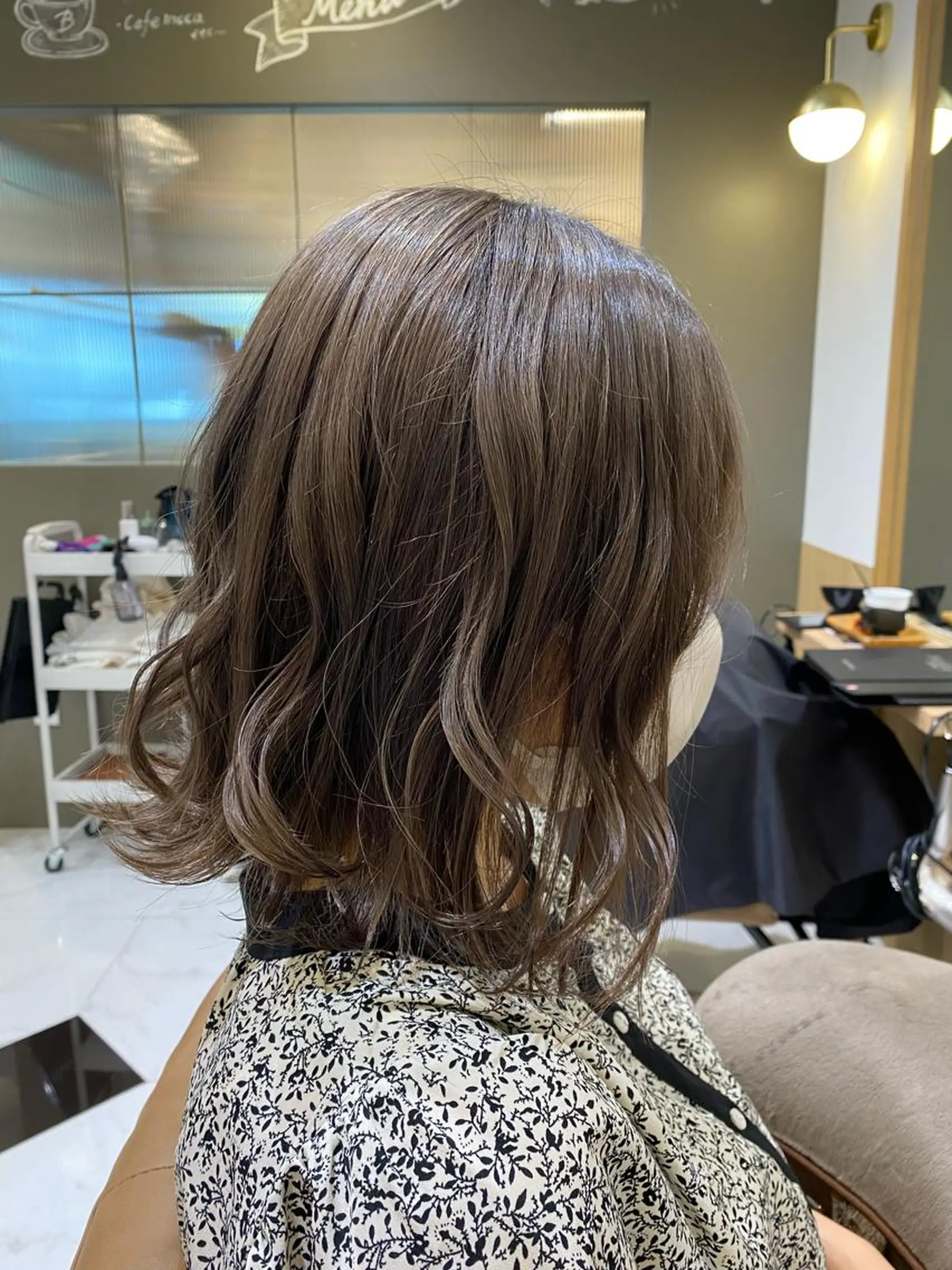 ミディアム カット ヘアカラー 坂井 茅聖のヘアスタイル