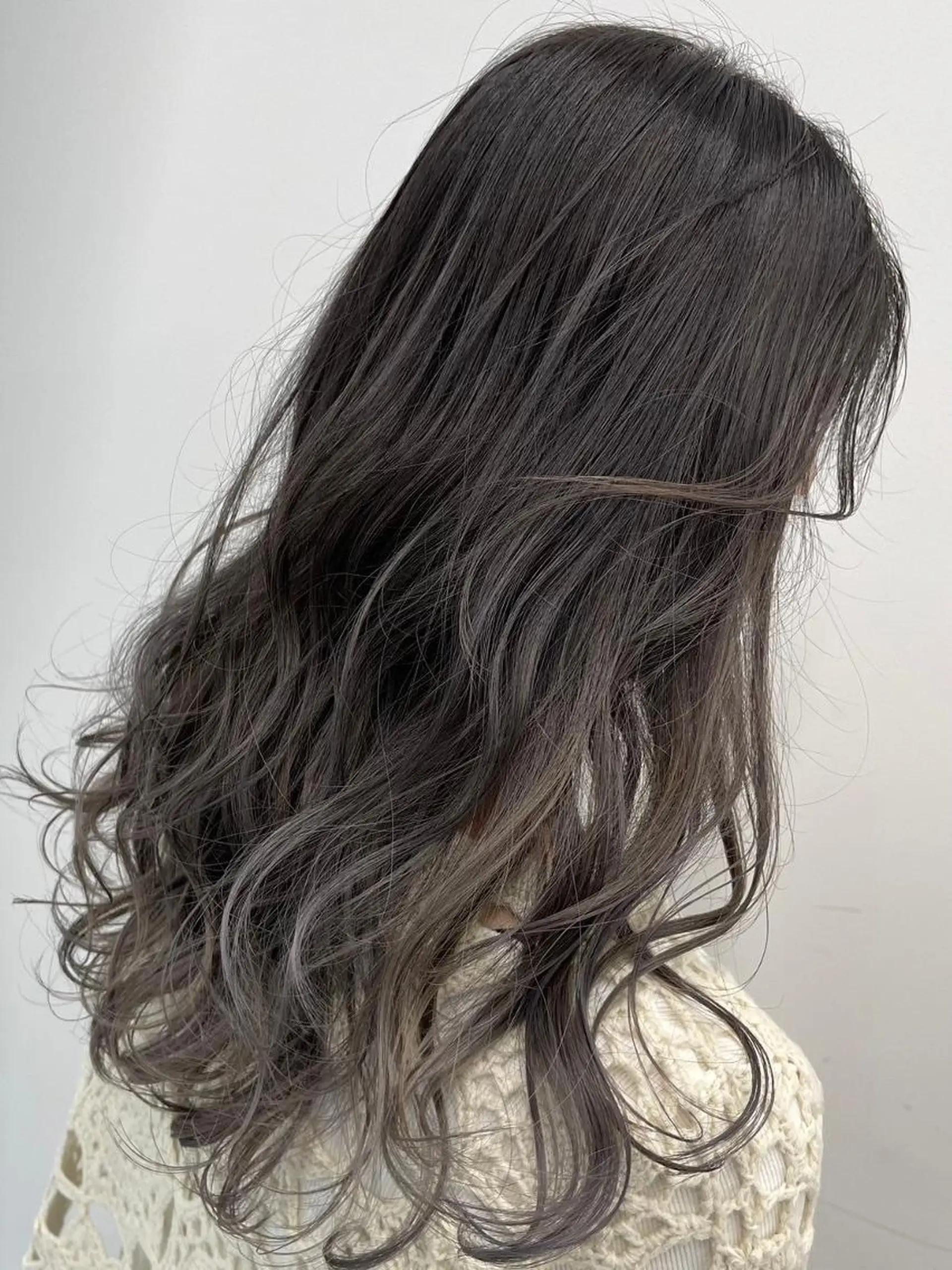 カラー ヘアアレンジ ロング アディクシーカラー アッシュ ブルーカラー ダークアッシュ グレージュ 【公式】amble luxe 中野のヘアスタイル