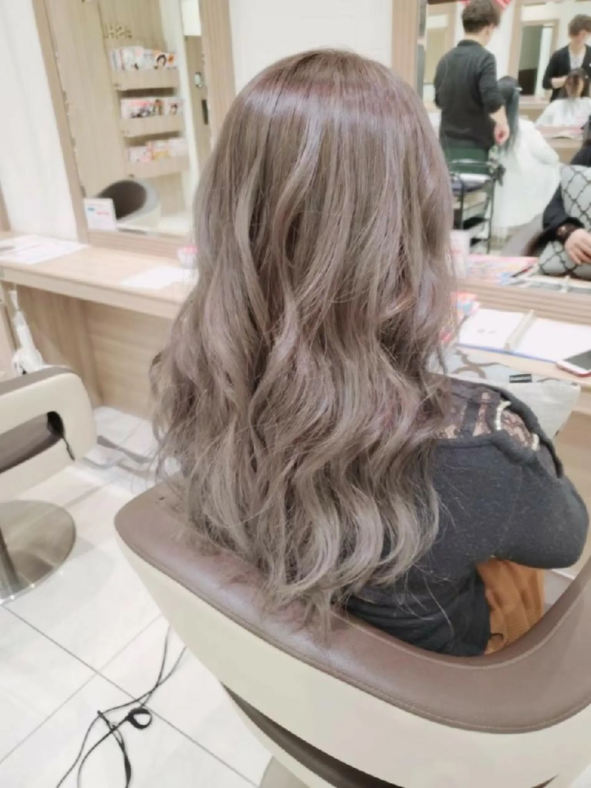 ロング カラー アッシュ アッシュグレー ブリーチ グラデーションカラー イルミナカラー ヘアカラー 中村 和貴のヘアスタイル