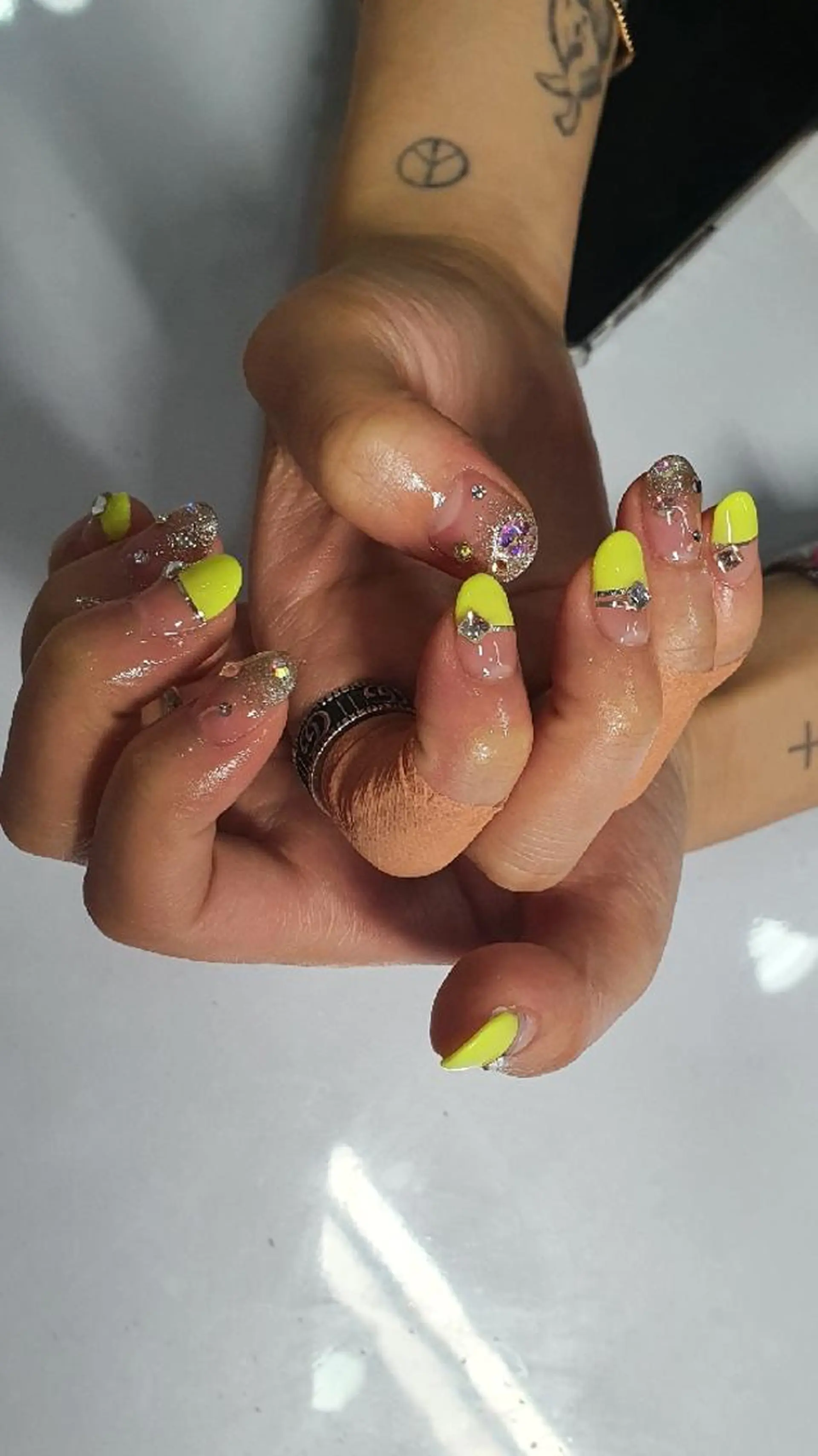 ネイル アートネイル フレンチネイル グラデーション ラメ(グリッター) 黄色 Salon de dahan所属・SALON DE DAHANのネイルデザイン