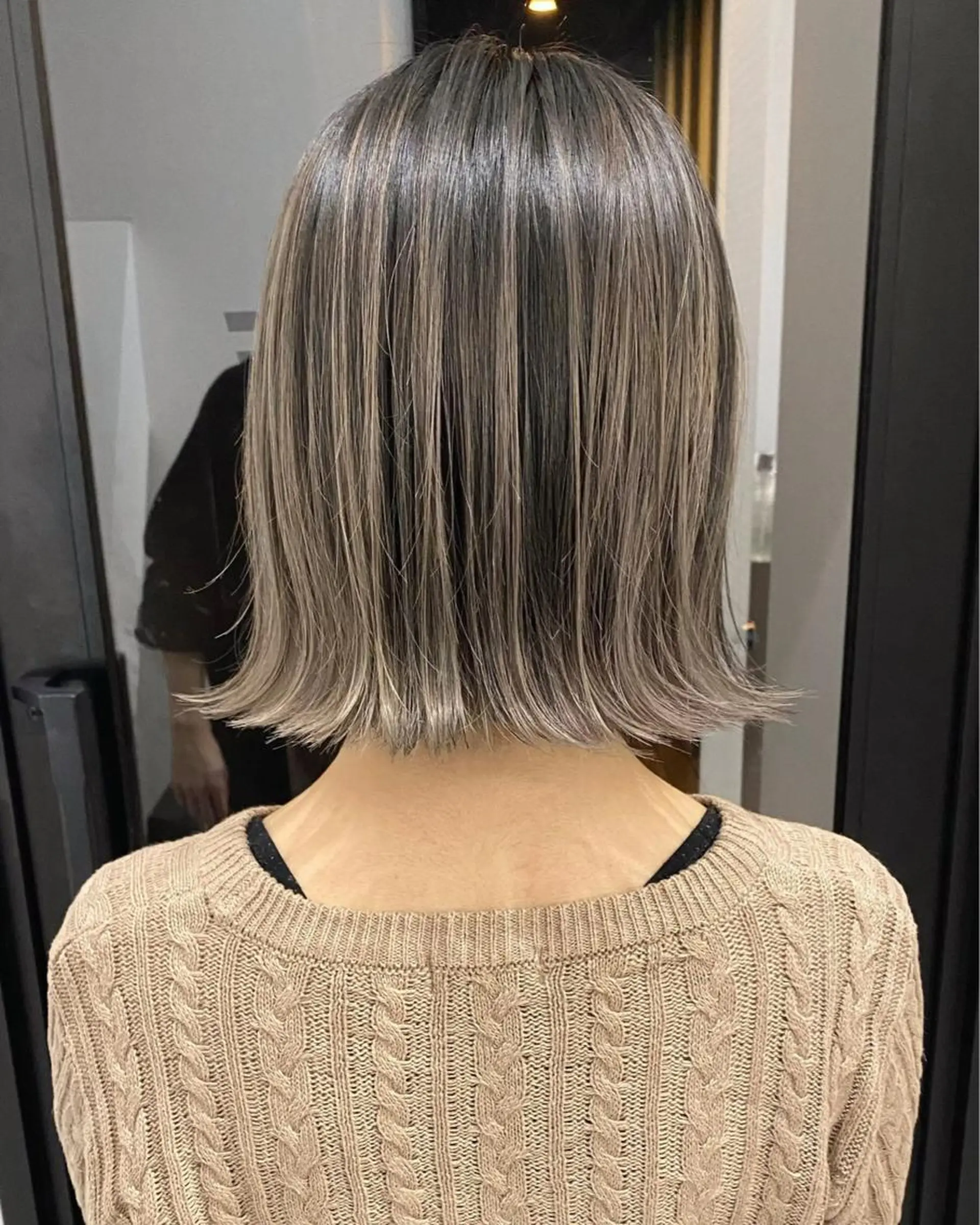 ミディアム カラー カット ヘアカラー トリートメント 西口徒歩20秒 寒色 カラーミディアムヘアのヘアスタイル