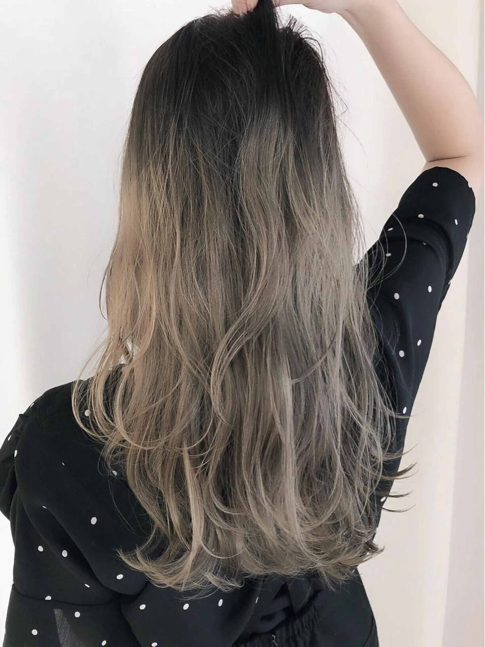 セミロング カラー パーマ ヘアアレンジ アッシュ アッシュグレー アッシュグレージュ バレイヤージュ グラデーションカラー ヘアカラー トリートメント 竹内ケンゴ🇰🇷 EIGHT藤沢のヘアスタイル