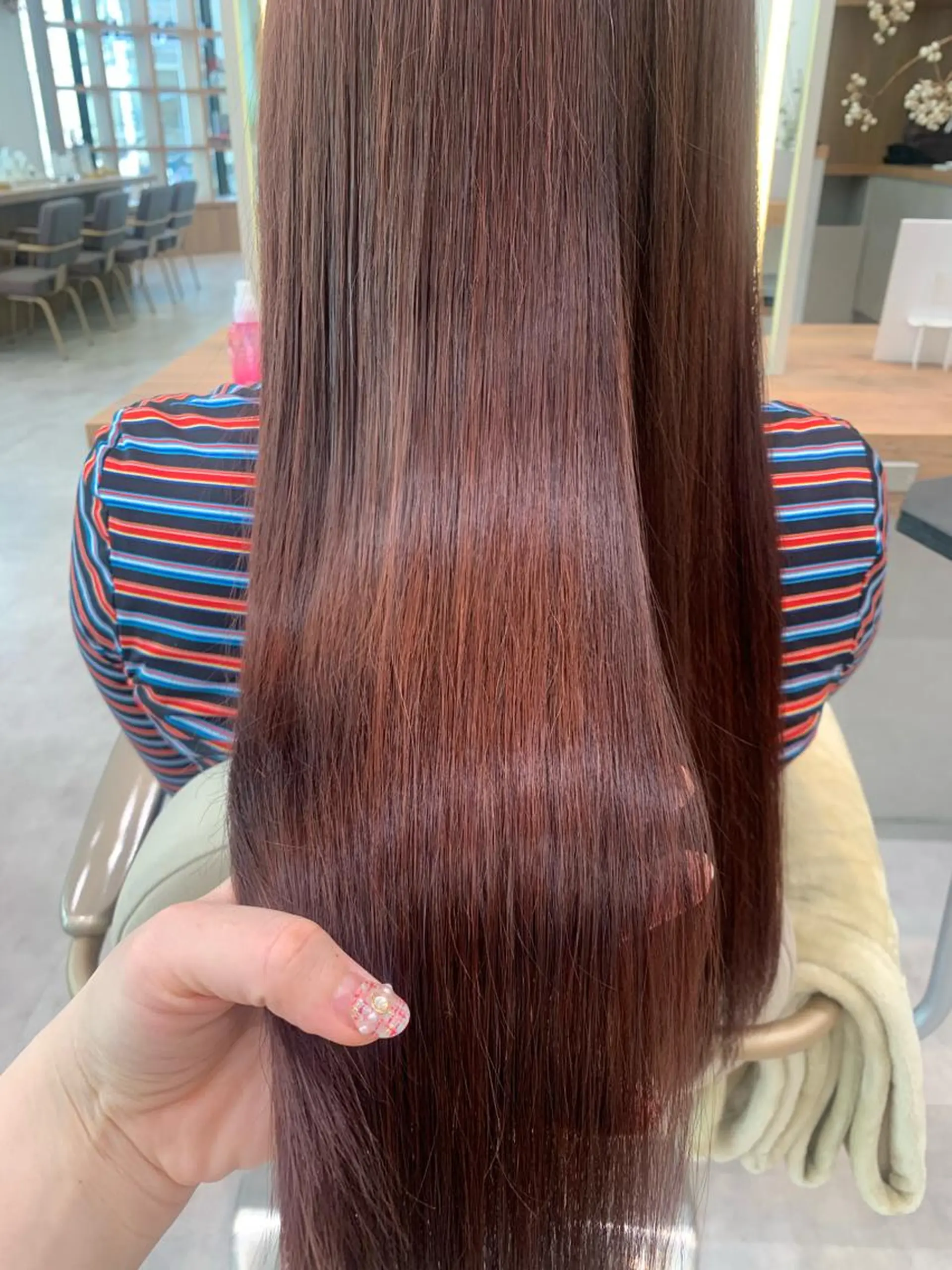 カラー ブリーチ ブリーチなしカラー ピンクカラー カット ヘアカラー トリートメント ヘッドスパ 近 紗理奈のヘアスタイル