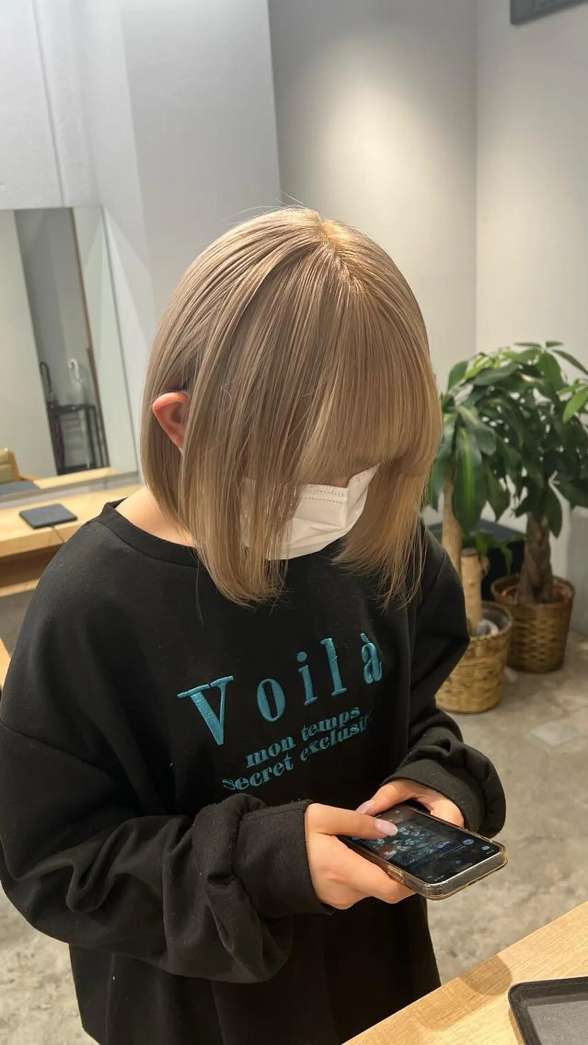 ショート カラー SALOWIN柏Suite所属・ブリーチ毛の縮毛矯正 ハイトーン/岡本智樹のヘアスタイル