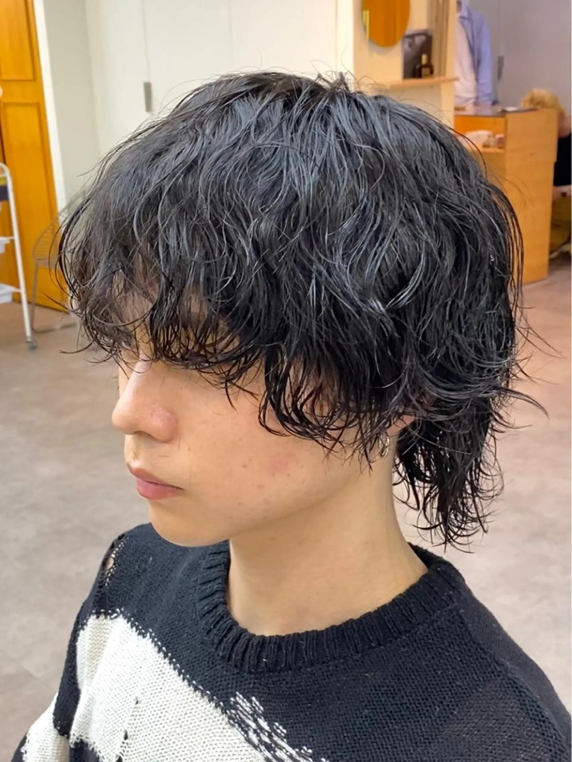 ミディアム パーマ メンズ 波巻きパーマ JINKIメンズ特化 メンズカットパーマのヘアスタイル