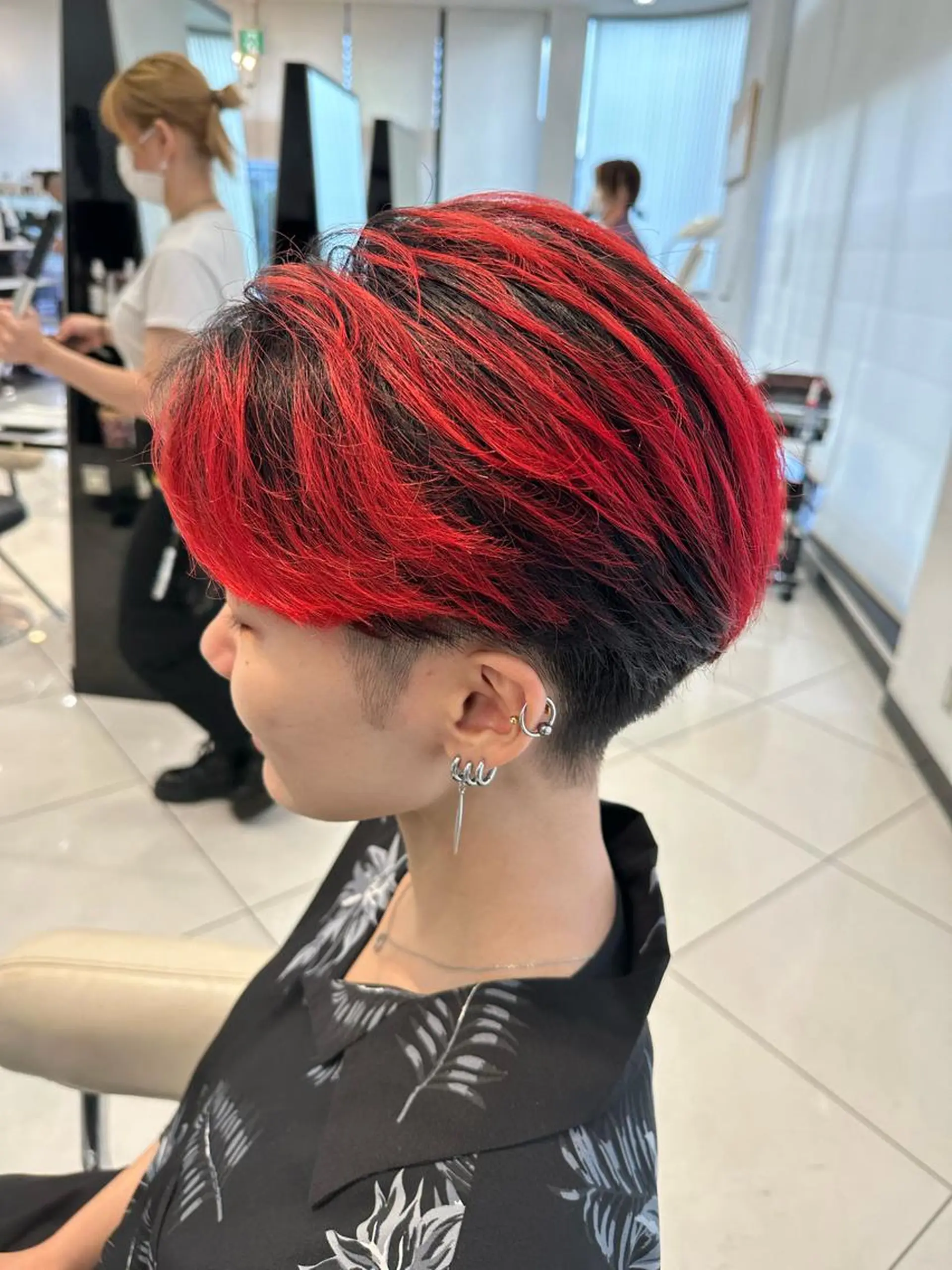 ショート カラー レッドカラー あらげ 🌈推しカラー🌈ᵕのヘアスタイル