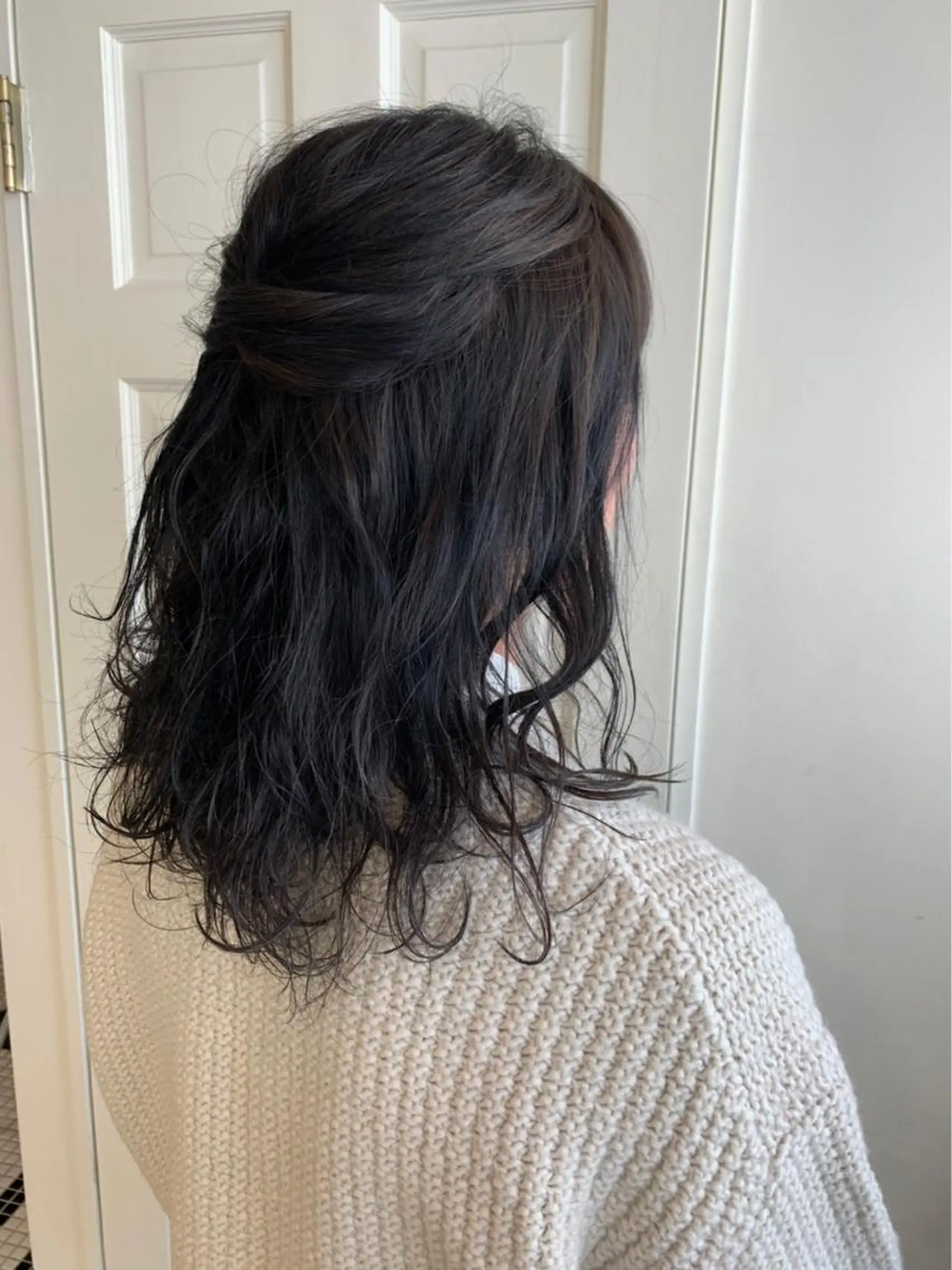 ミディアム カラー パーマ ヘアアレンジ カット ヘアカラー パーマ トリートメント MIOベージュカラー 柔らかいカラーのヘアスタイル