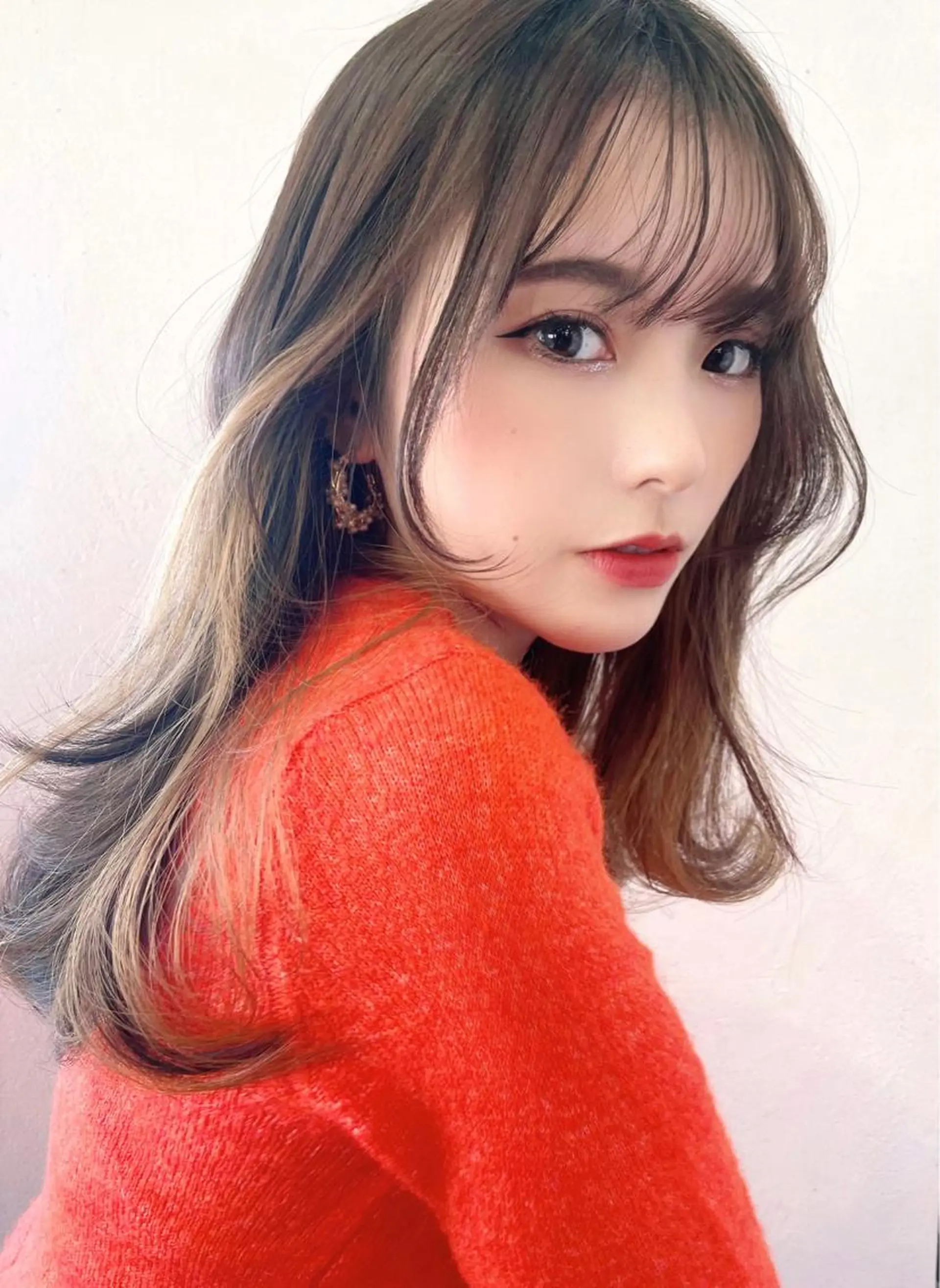 ミディアム カラー レイヤーカット、 大人可愛い　中村美羅のヘアスタイル