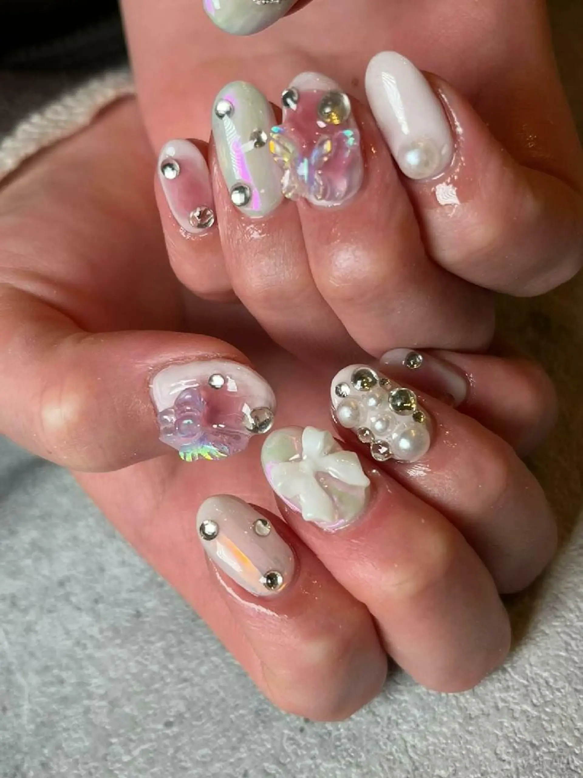 ネイル 持ち込み ニュアンスネイル シンプルネイル 冬ネイル 3dパーツ/流行り 👧shushu❤️のネイルデザイン