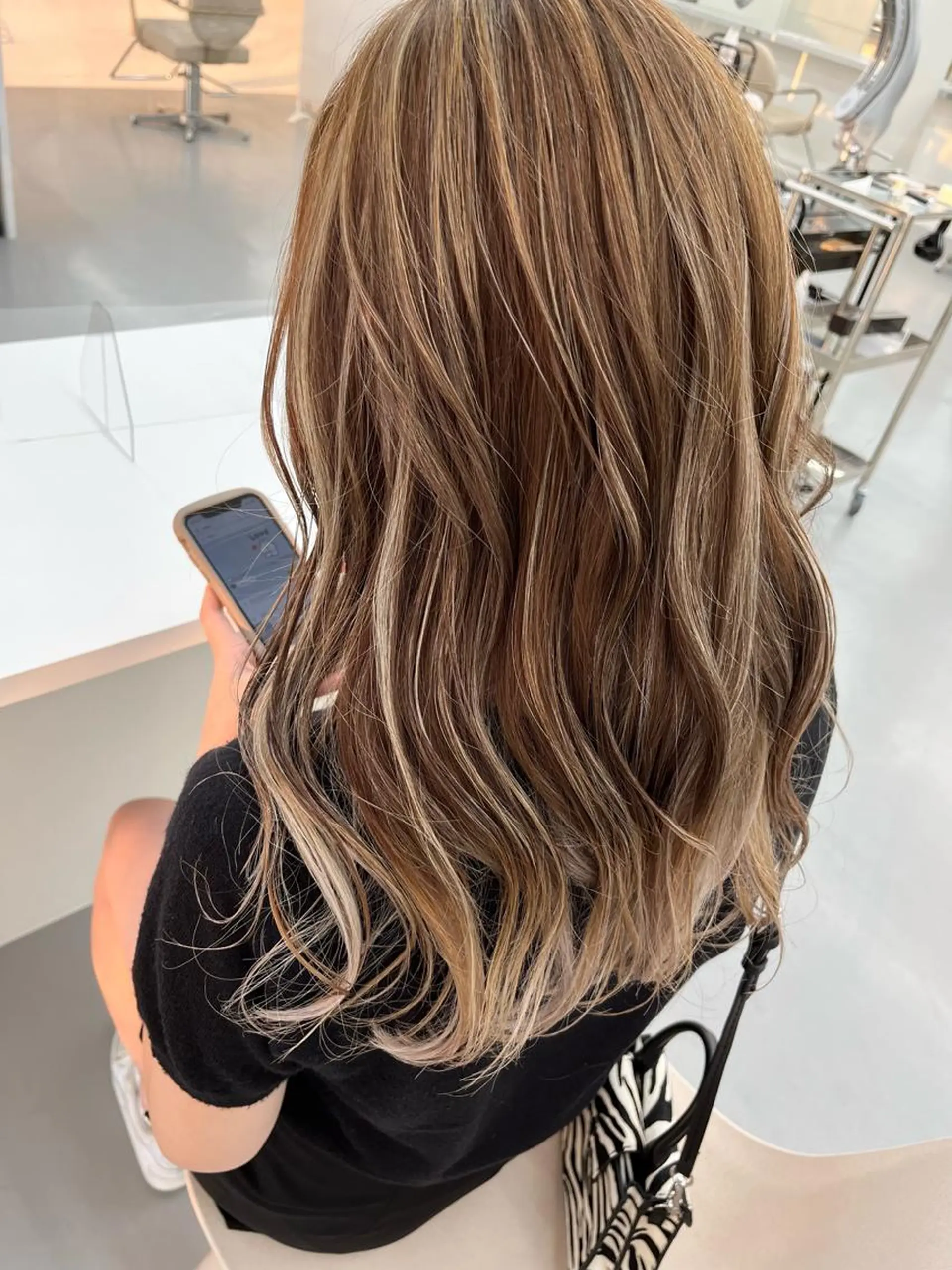 ロング ハイライト 長谷川 未來のヘアスタイル