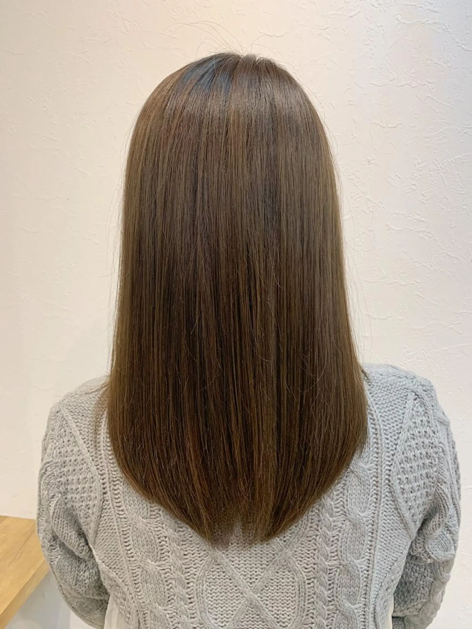 セミロング カラー アッシュ ベージュカラー yuri🌼 NUMBER 天王寺のヘアスタイル