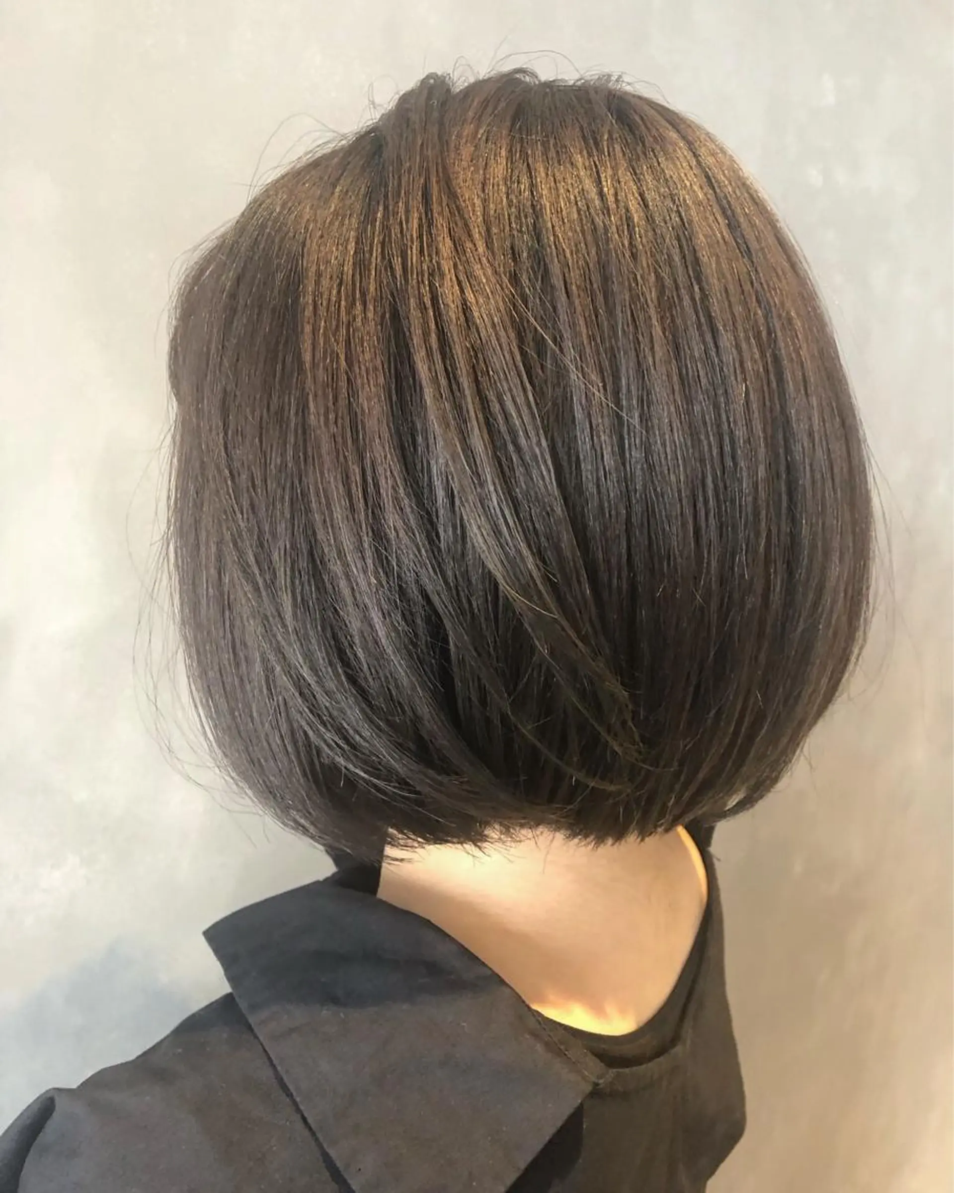 ショート カラー ボブ カット 長谷川 沙紀のヘアスタイル