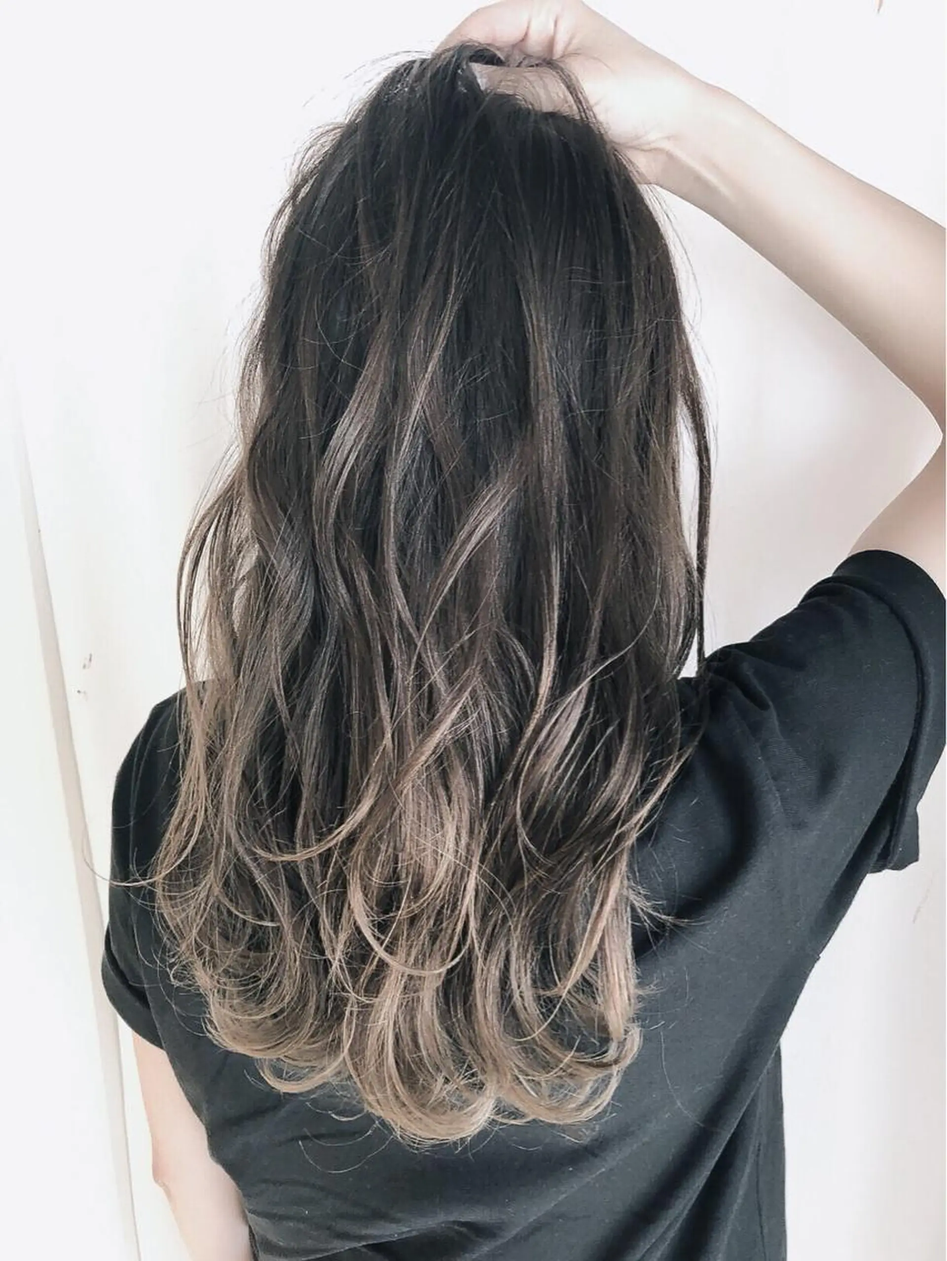 ロング カラー パーマ アッシュ バレイヤージュ グラデーションカラー グレージュ ハイライトカラー 竹内ケンゴ🇰🇷 EIGHT藤沢のヘアスタイル