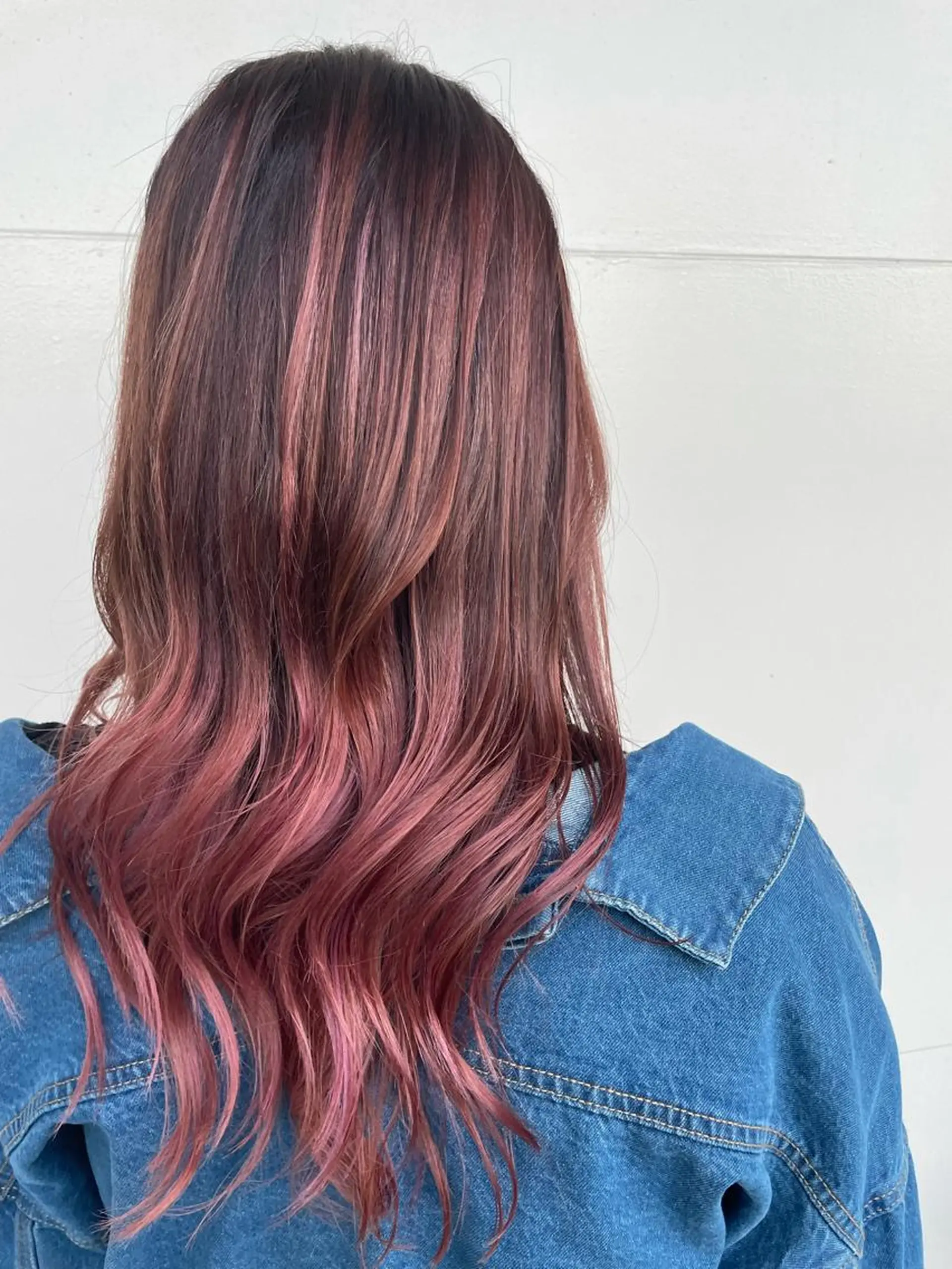 セミロング カラー ヘアアレンジ ALOHANA 津店所属・TSUBASA▫️ ブリーチ#エクステのヘアスタイル