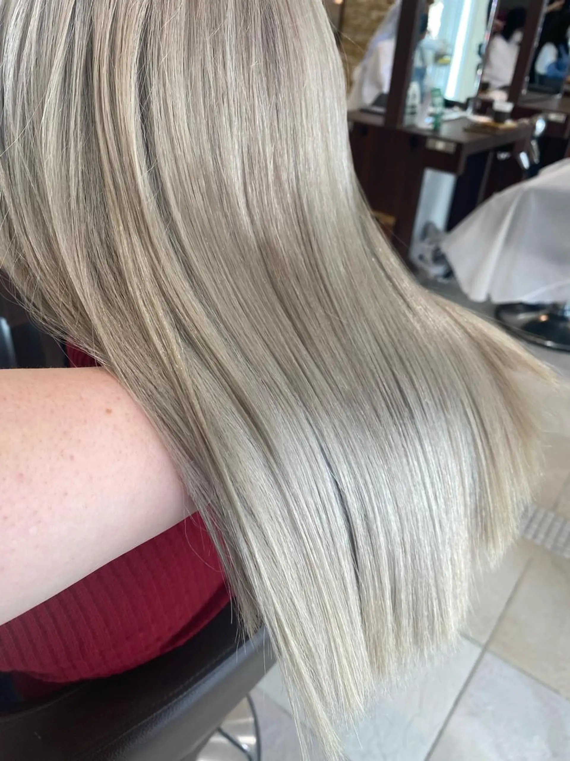 ミディアム カット ヘアカラー トリートメント 千葉ハイトーンカラー KASUMIのヘアスタイル