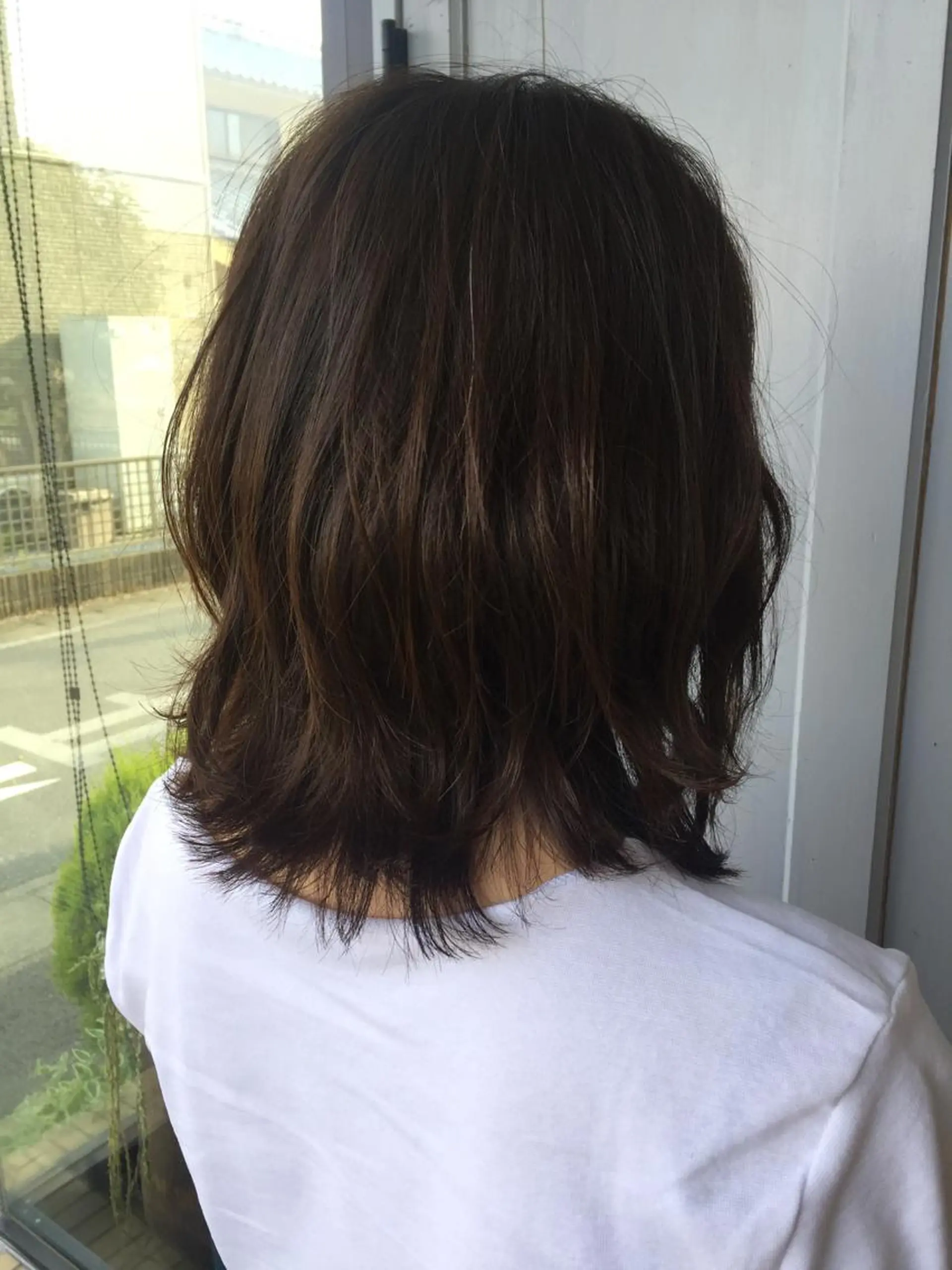 ミディアム カラー グレージュ ツキダテ ユイのヘアスタイル