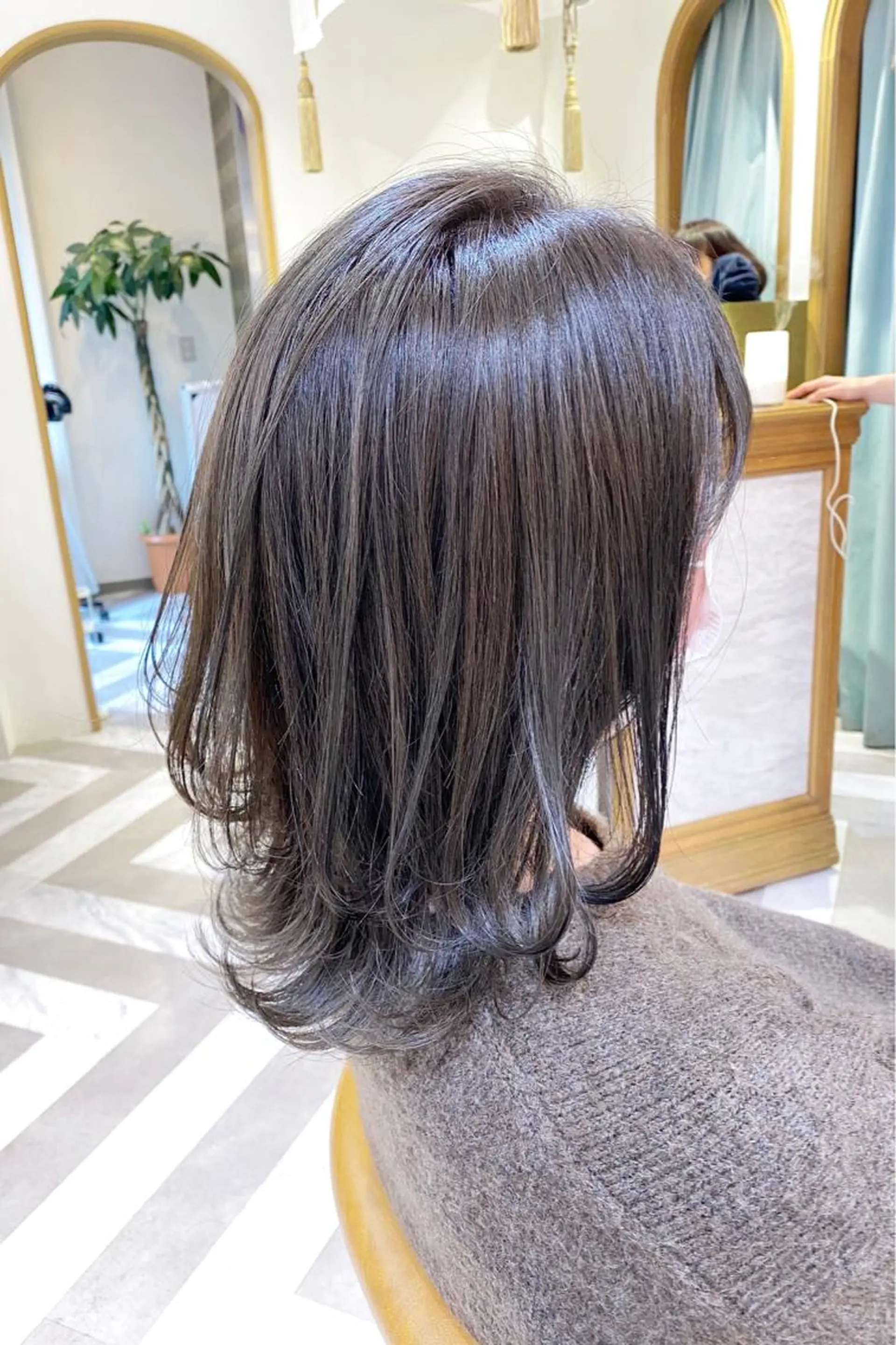 ミディアム レイヤーカット /透明感カラー西田のヘアスタイル