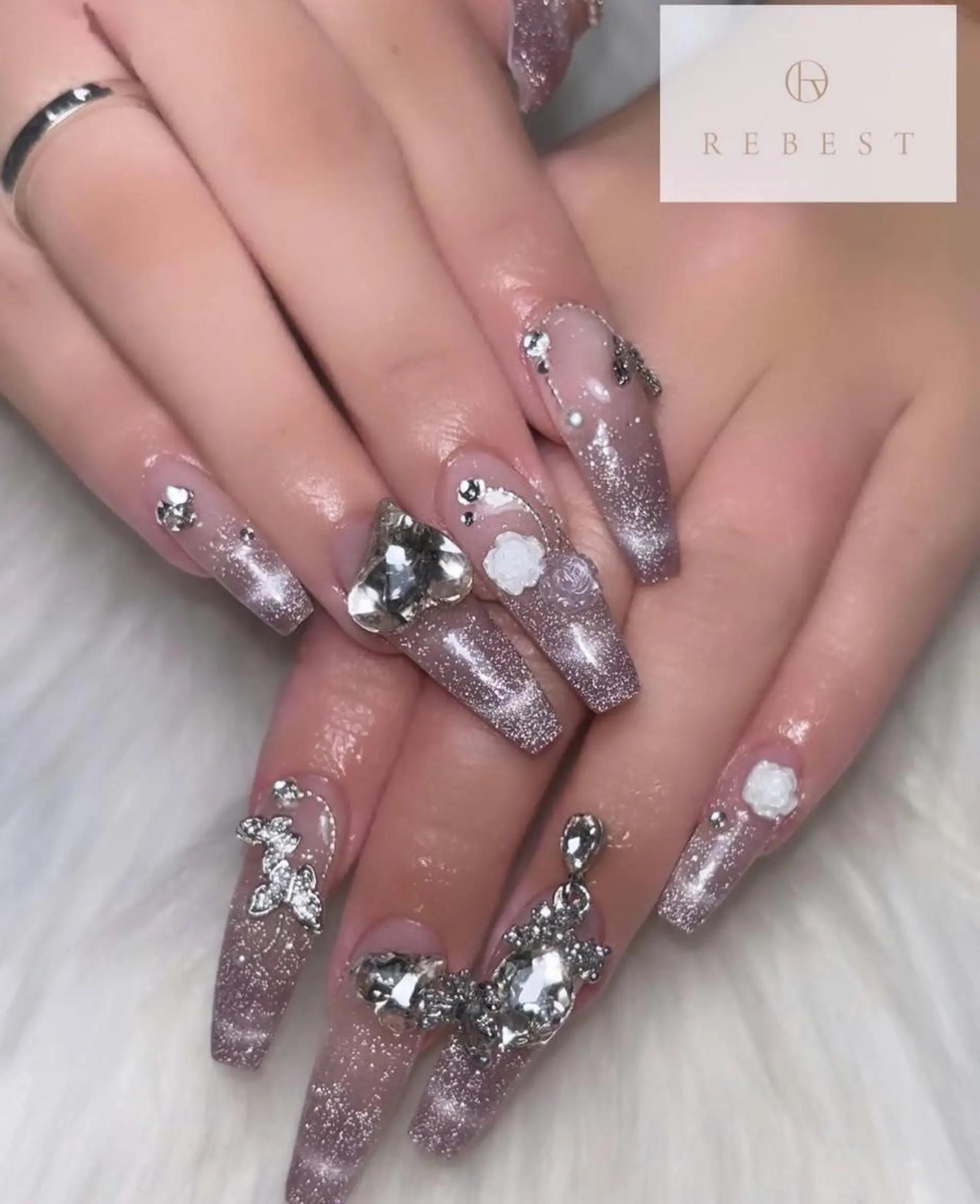 ネイル ❤️💛REBEST 京橋　nailのネイルデザイン