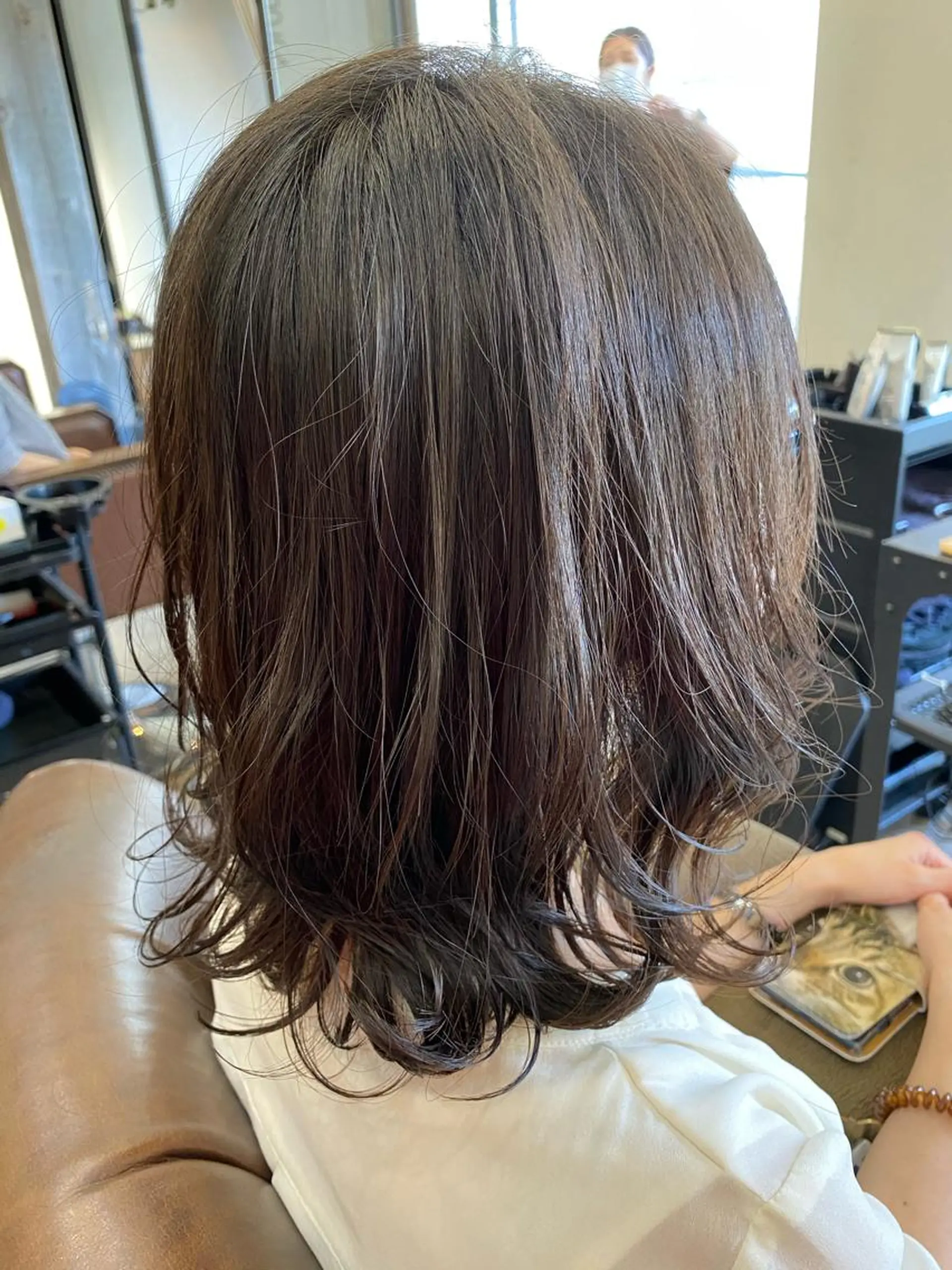 ミディアム パーマ ミディアムパーマ くびれヘア デジタルパーマ 🟢NEGi🟣 🫧髪質改善のヘアスタイル