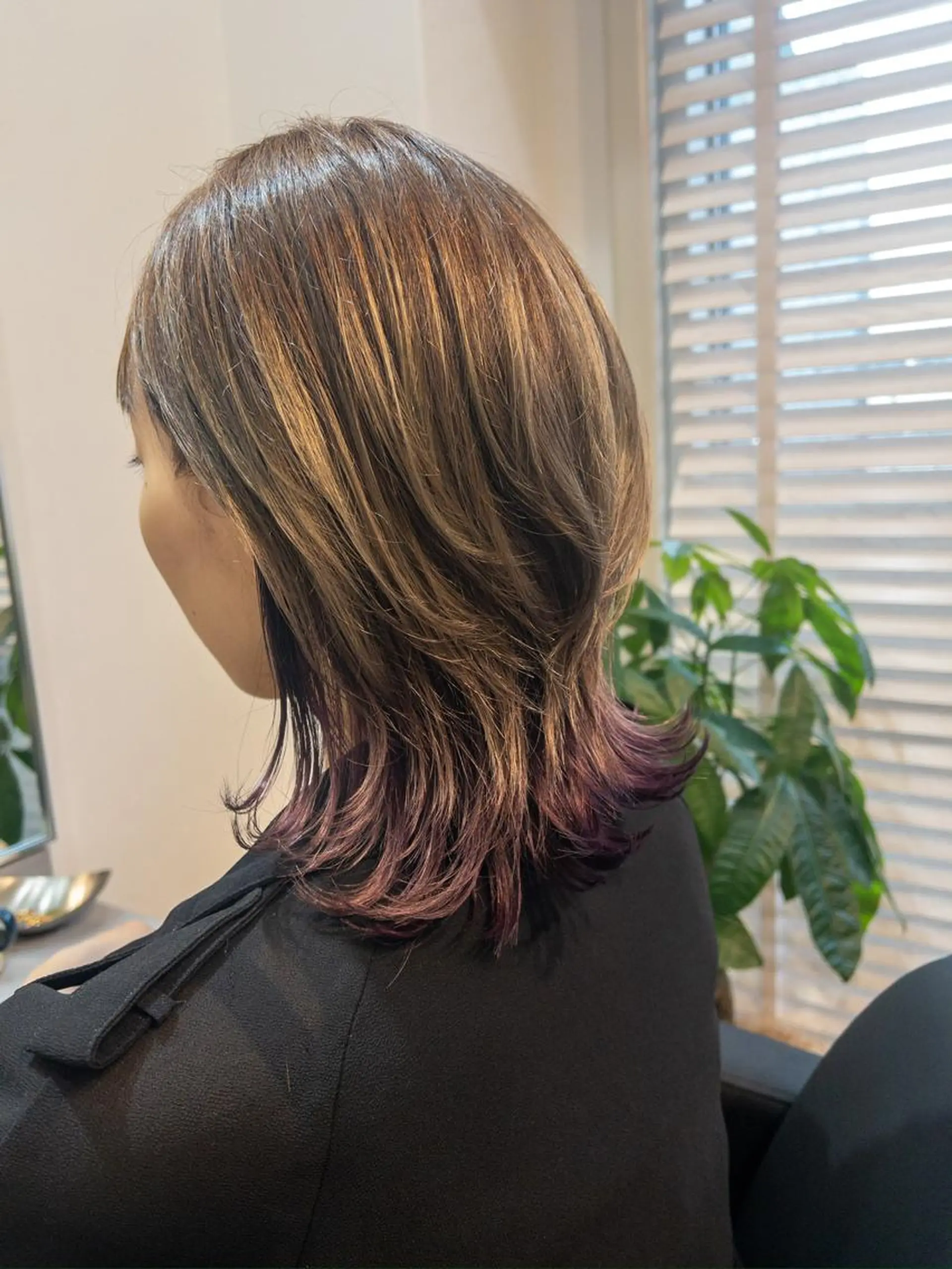 ミディアム カラー ブリーチ インナーカラー くびれヘア くびれレイヤー レイヤーカット カット ヘアカラー トリートメント ENA レイヤー/くびれヘアのヘアスタイル