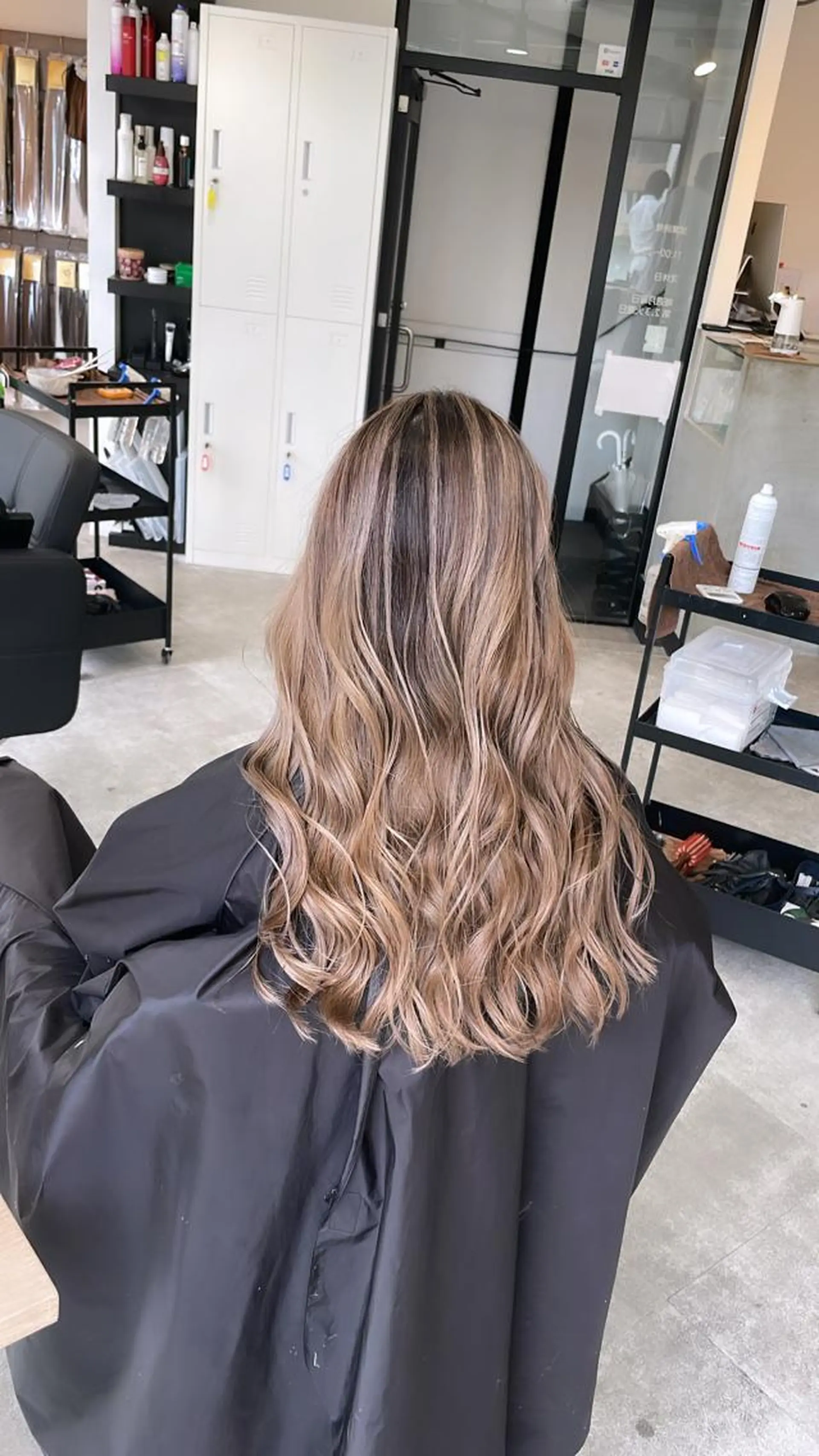 セミロング カラー ヘアカラー トリートメント 難波ブリーチカラー 伊藤洋輝のヘアスタイル