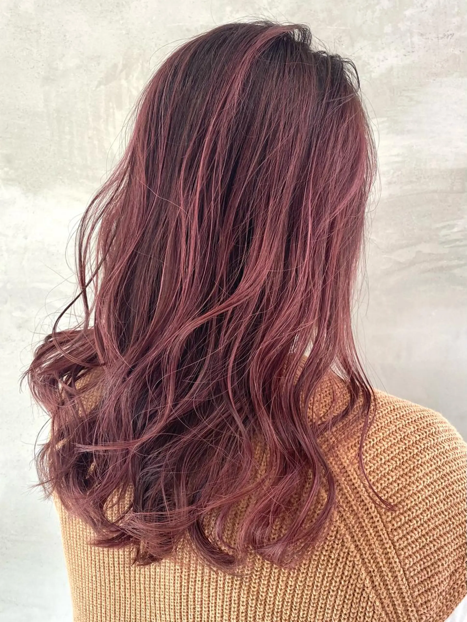 セミロング カラー バレイヤージュ カシス ハイライトカラー ピンクカラー ハイライト カット ヘアカラー トリートメント 🫧透明感カラー🫧 OIKAWAのヘアスタイル