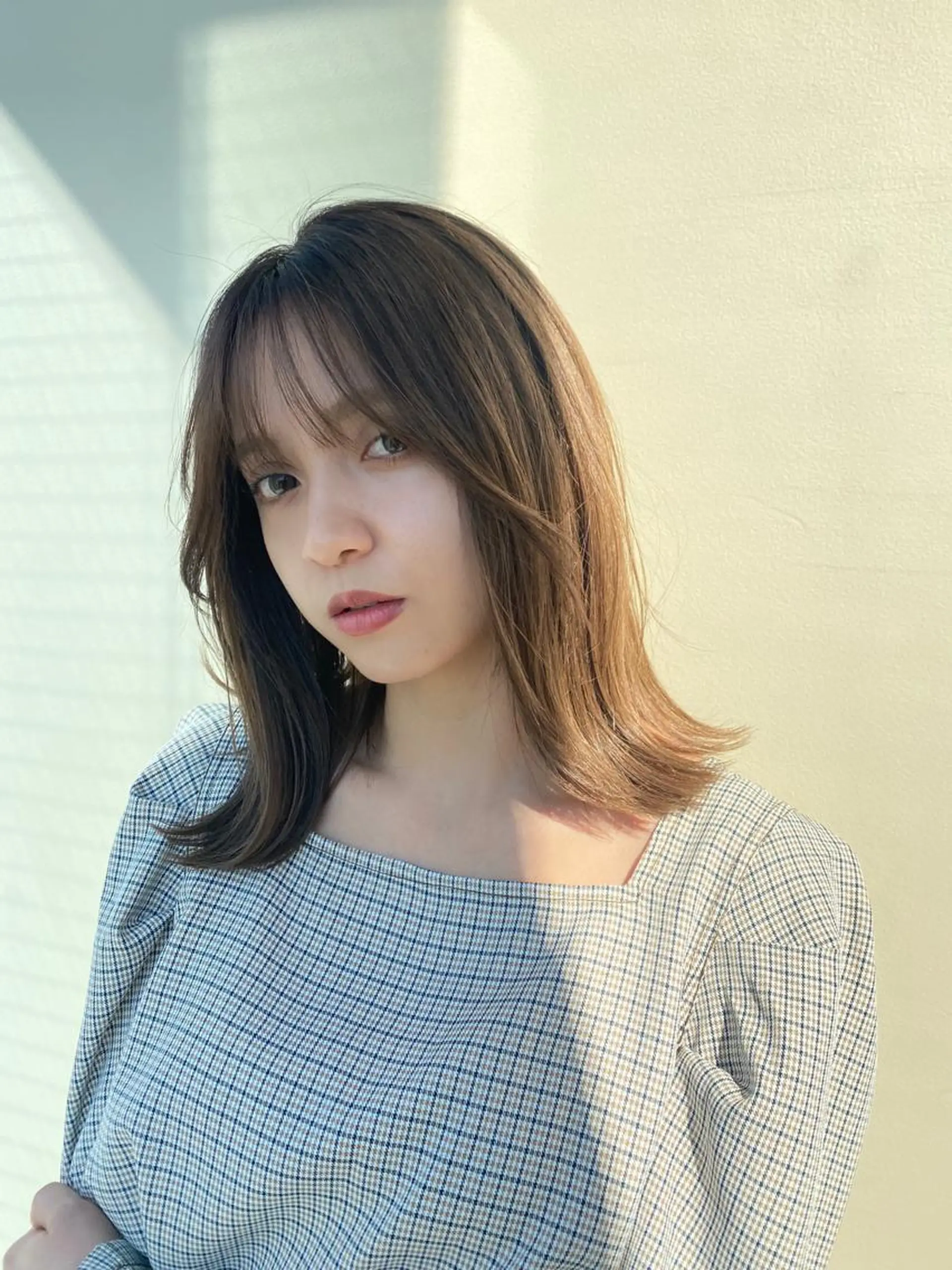 ミディアム カラー ベージュカラー ボブ シースルーバング 外ハネヘア 佐藤 悠衣/透明感 カラー/似合わせ前髪のヘアスタイル
