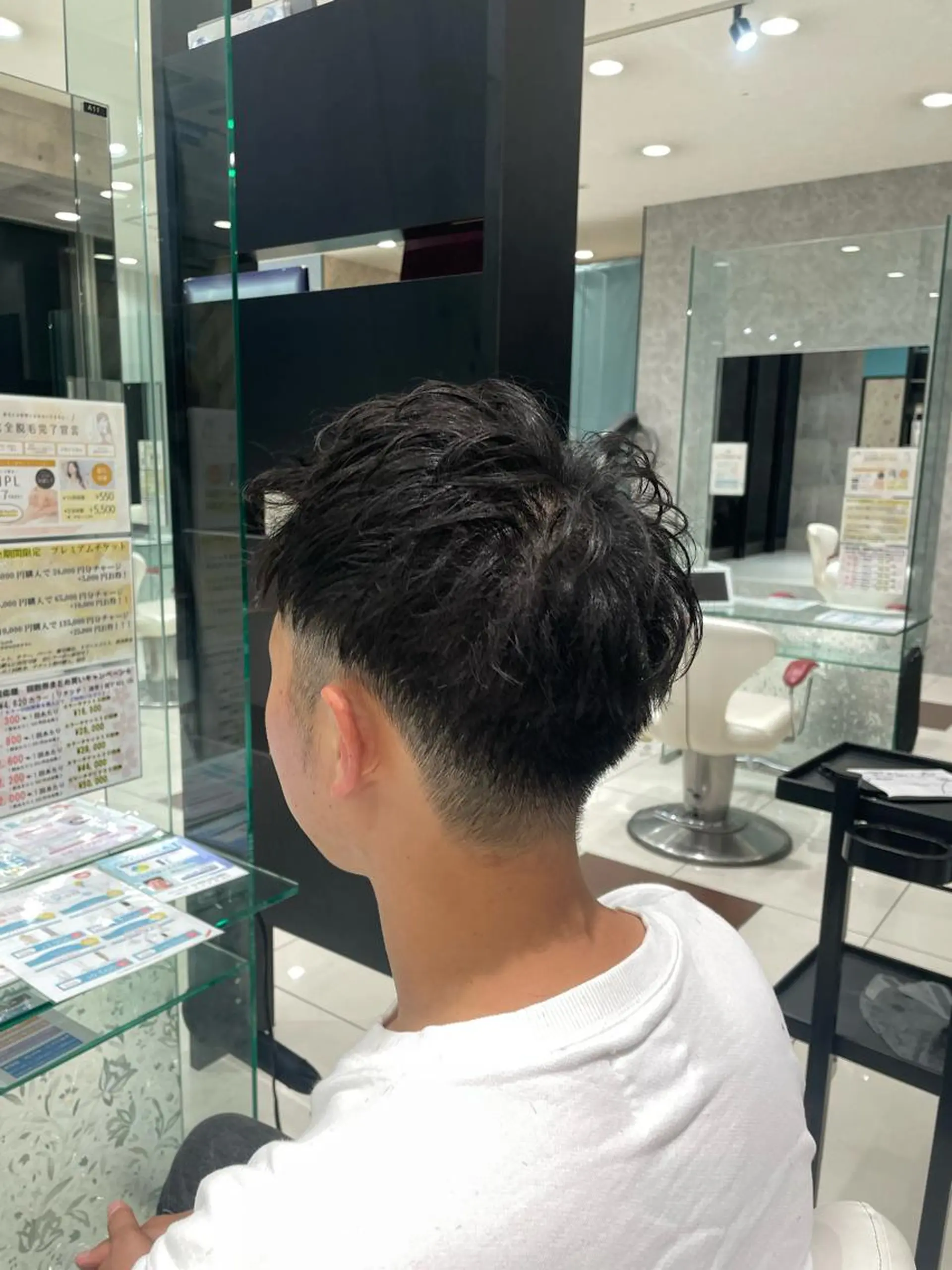 メンズ ハイトーンカラー✨️ Amiのヘアスタイル