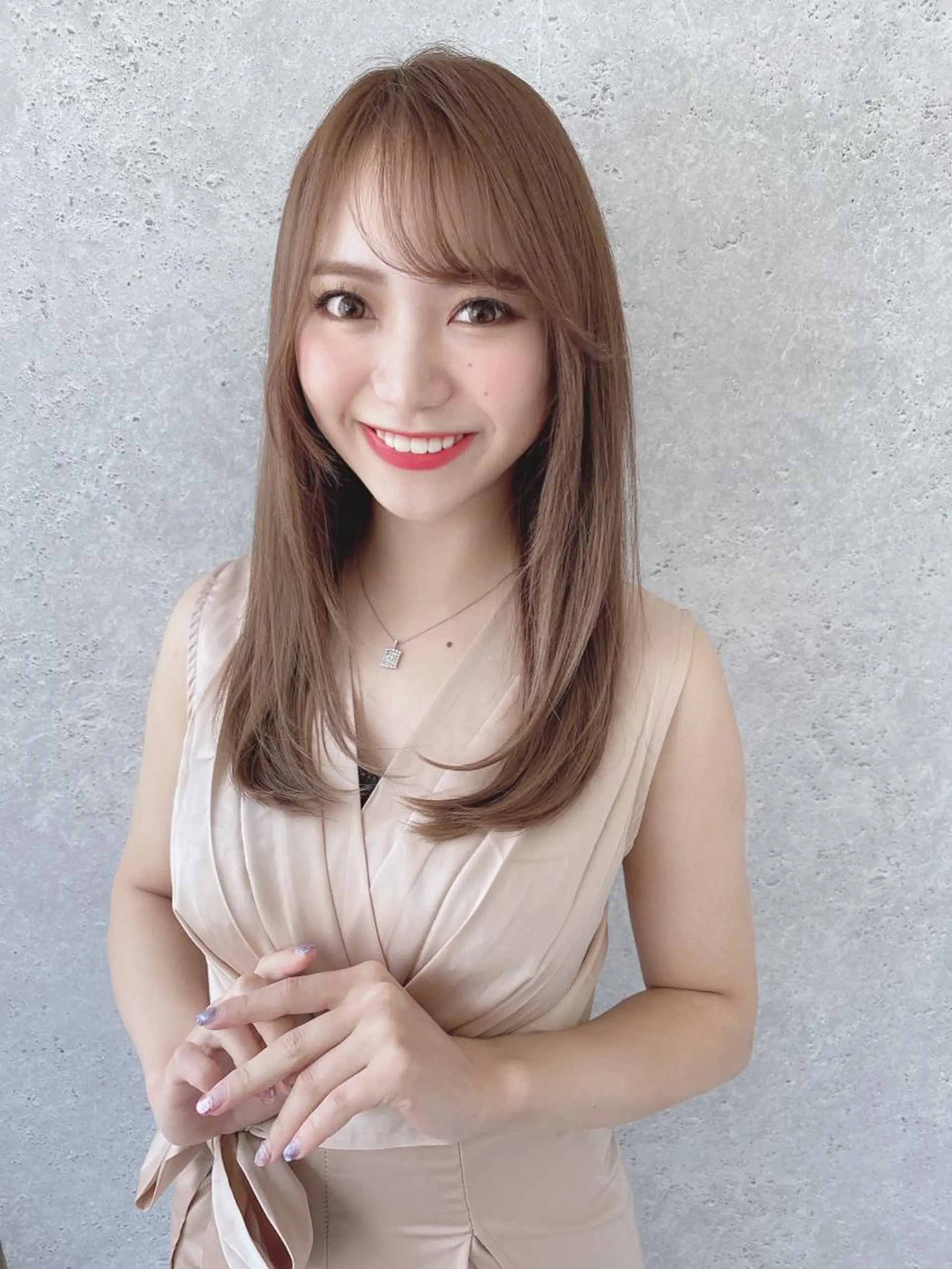 ロング カラー ベージュカラー ブリーチ ダブルカラー グレージュ ミルクティーベージュ 個室サロンLOUIMADNA栄店所属・髪質改善美容師 個室サロン白金厚哉のヘアスタイル