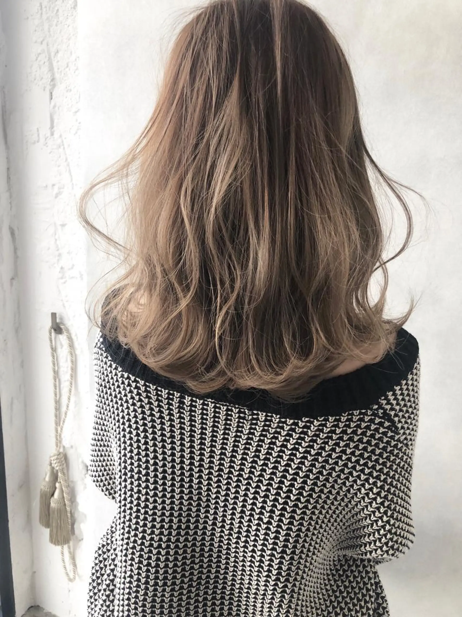 ミディアム ハイライト 小澤大輔 YOLO hairのヘアスタイル